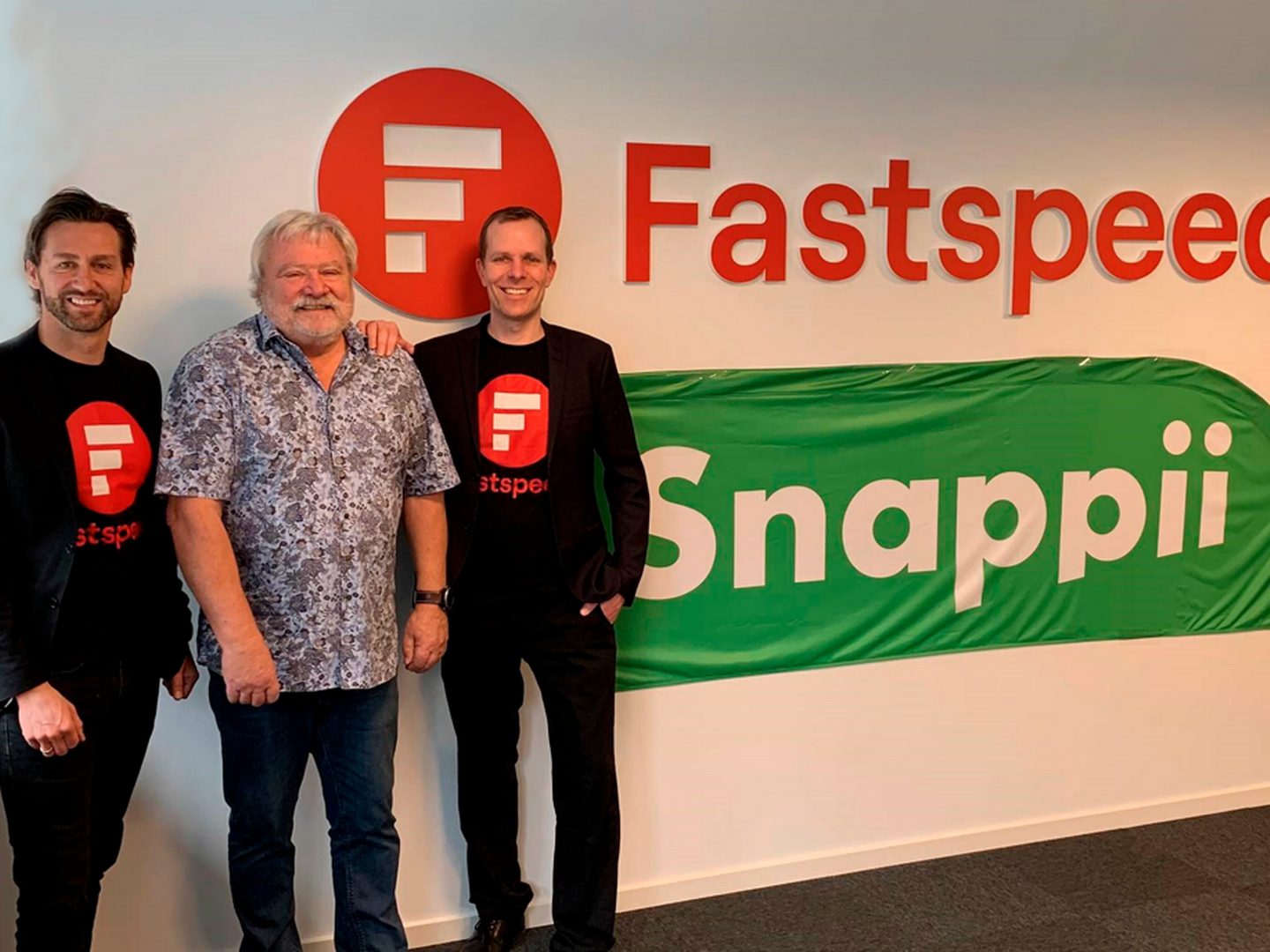 Fra venstre Morten Boe Andersen, kommerciel direktør for Fastspeed, Henrik Lind, adm. direktør for Kabelplus/Snappii, og Jens Raith, administrerende direktør for Fastspeed. | Foto: PR