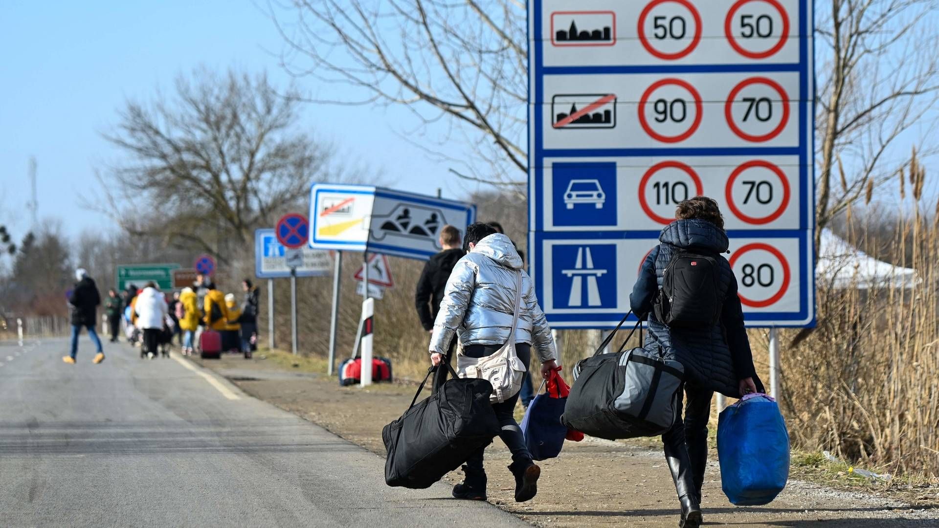 Den russiske invasion har sendt ukrainere i tusindtal på flugt - her ind i Ungarn. | Foto: ATTILA KISBENEDEK/AFP / AFP