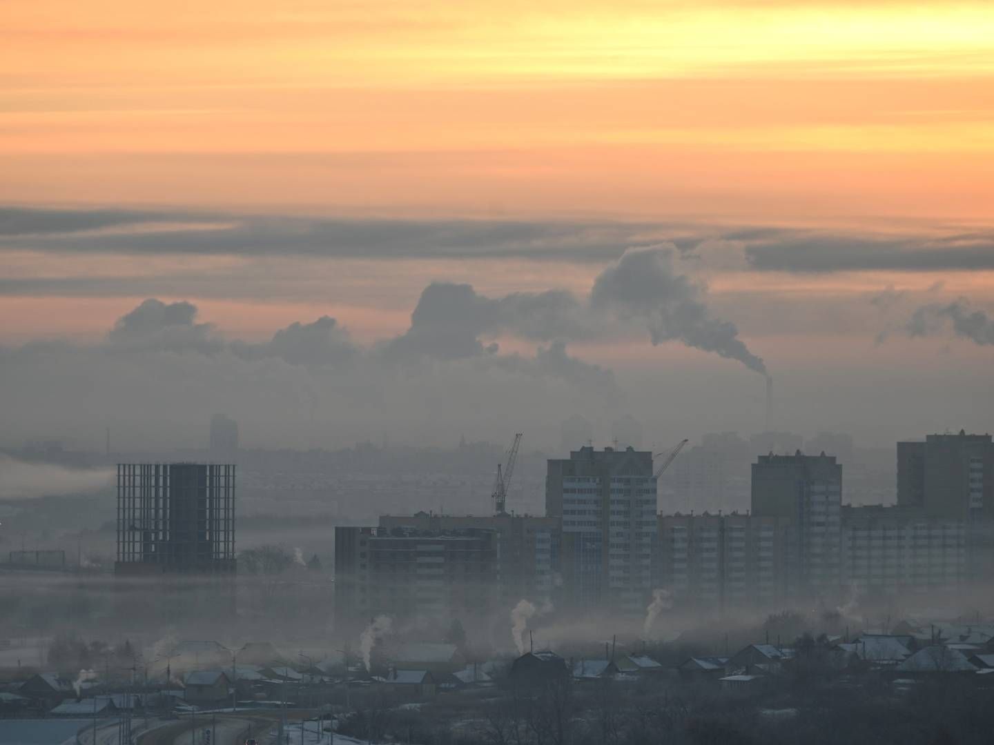 Gazprom Nefts olieraffinaderi i Omsk ses i baggrunden. Nu får de svært ved at eksportere til EU. | Foto: Alexey Malgavko/REUTERS / X07091