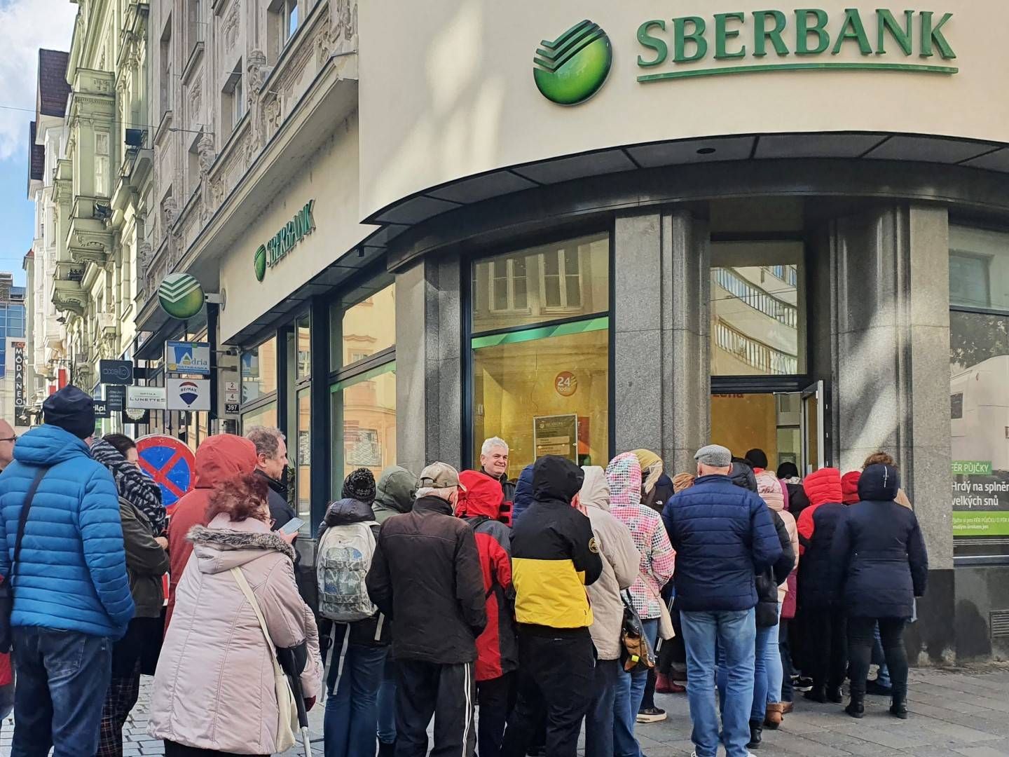 Run auf eine Sberbank-Filiale im tschechischen Brünn | Foto: picture alliance/dpa/CTK | Odehnalova Martina