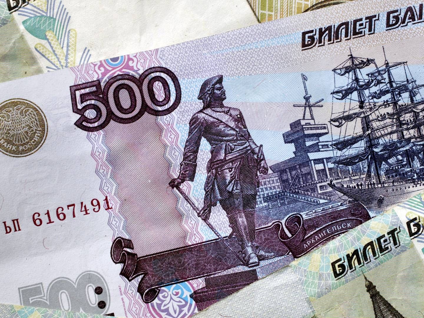 Den russiske rubel faldt natten til mandag med op mod 40 procent i forhold til dollaren. | Foto: Jacob Ehrbahn/pxjePenge05.jpg