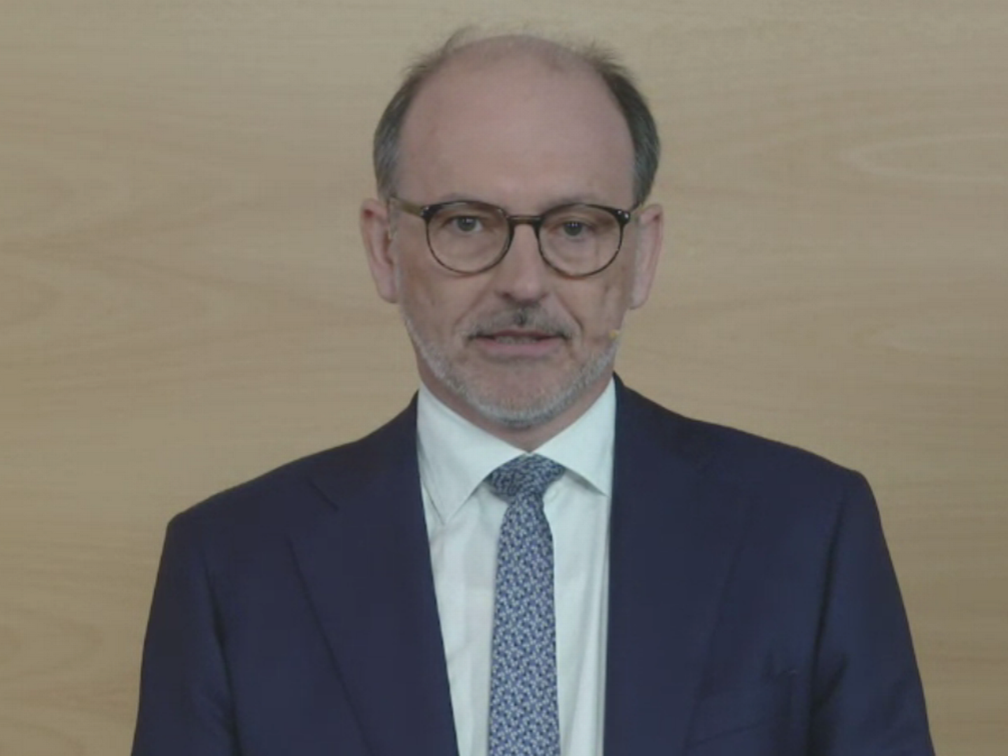Thomas Groß, CEO der Helaba, auf der virtuellen Pressekonferenz. | Foto: Screenshot/FinanzBusiness