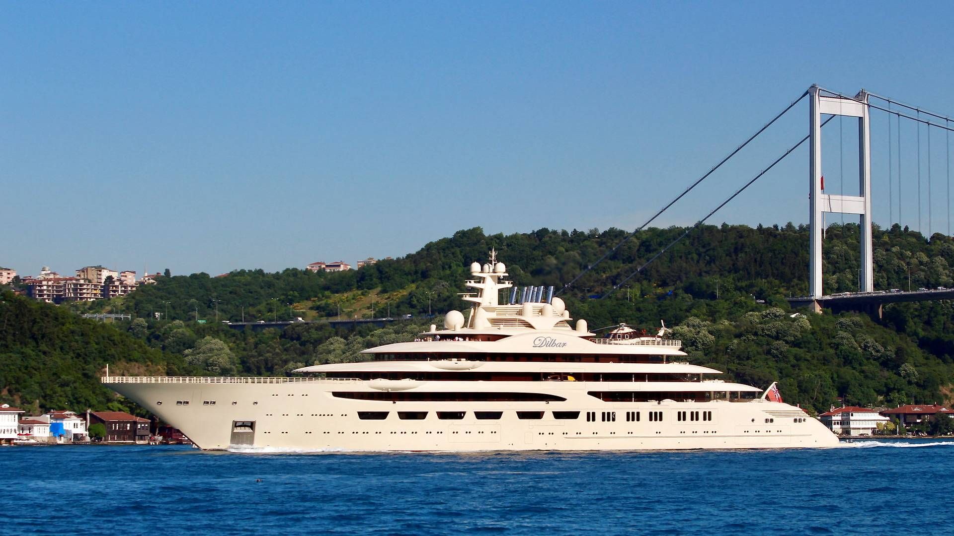 Den beslaglagte yacht Dilbar anslås at have en værdi på 4 mia. kr. Arkivfoto: Yoruk Isik/Reuters/Ritzau Scanpix