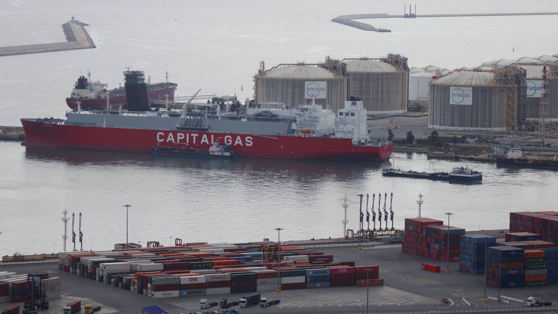 LNG tanker lægger til for at levere gas i Barcelona. Spanien har mulighed for at modtage store mængder LNG-gas der i rørledninger kunne sendes nordpå. | Foto: NACHO DOCE/REUTERS / X01629