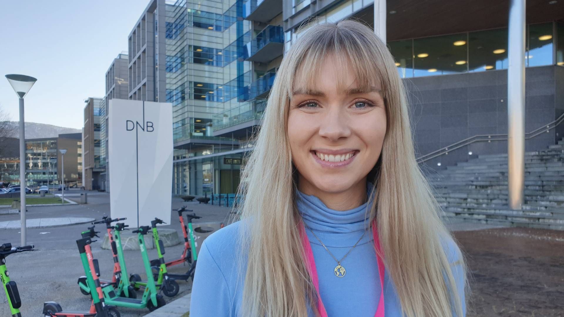 Amanda Midttun Søreide jobber som teknolog hos DNB i Bergen og utvikler Puls-appen for Apple-produkter. | Foto: Sebastian Holsen