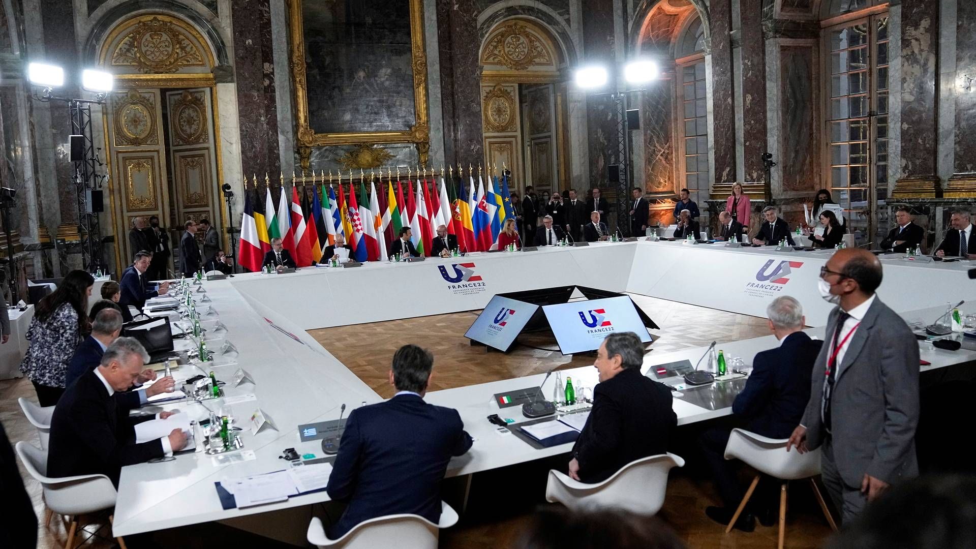 Samlet på Versailles-slottet udenfor Paris diskuterer EU's regeringschefer i disse dage situationen i Ukraine, spørgsmål om EU-medlemsskab – og står til at åbne den langsigtede diskussion om unionens fødevaresikkerhed. | Foto: POOL/REUTERS / Ritzau Scanpix