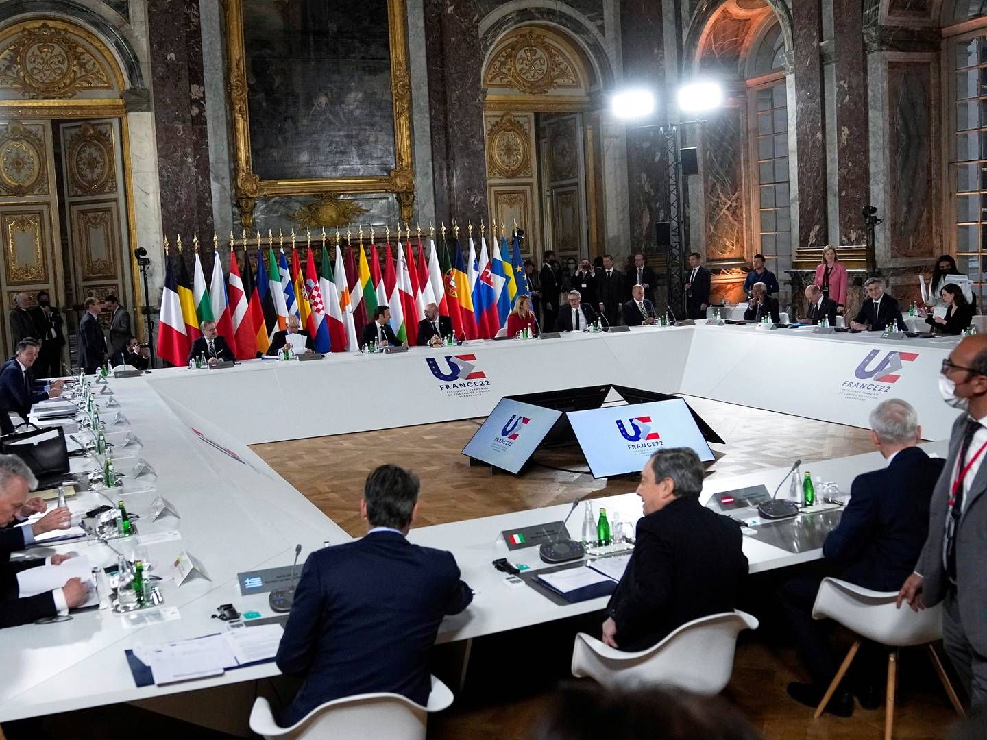 Samlet på Versailles-slottet udenfor Paris diskuterer EU's regeringschefer i disse dage situationen i Ukraine, spørgsmål om EU-medlemsskab – og står til at åbne den langsigtede diskussion om unionens fødevaresikkerhed. | Foto: POOL/REUTERS / Ritzau Scanpix