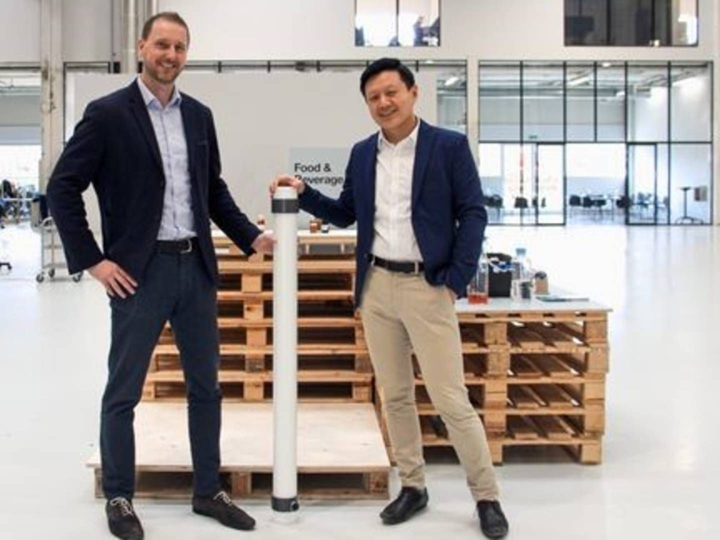 Adm. direktør Matt Boczkowski (tv.) sammen med Yunfeng Li (th.), Kommmerical Director for Food & Beverages. | Foto: Aquaporin/PR
