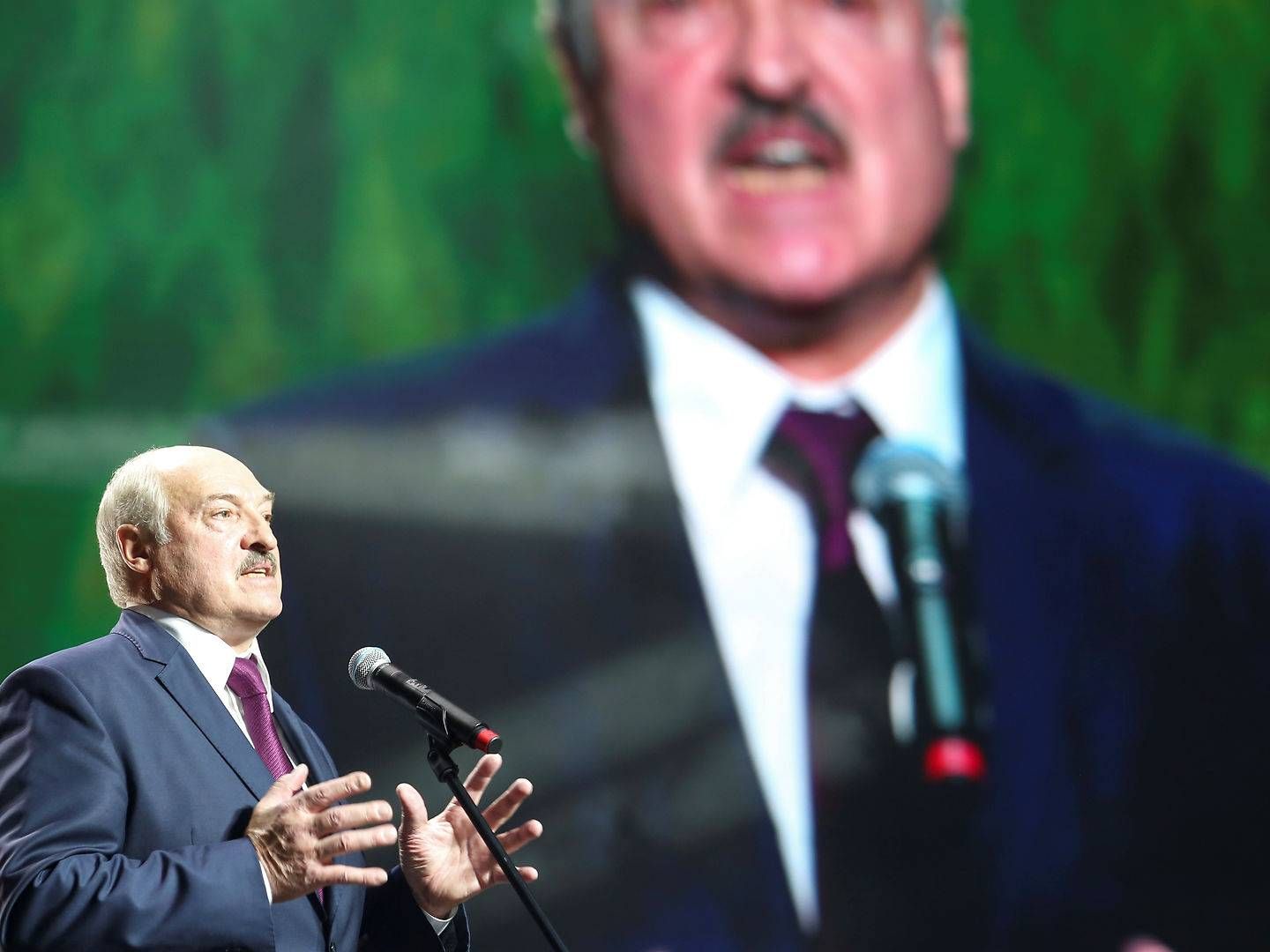 Oligarken Mikhail Gutseriev blev sidste sommer sanktioneret af EU på baggrund af sit tætte forhold til den belarussiske diktator Alexandr Lukasjenko (billedet). | Foto: Tut.by/Reuters/Ritzau Scanpix