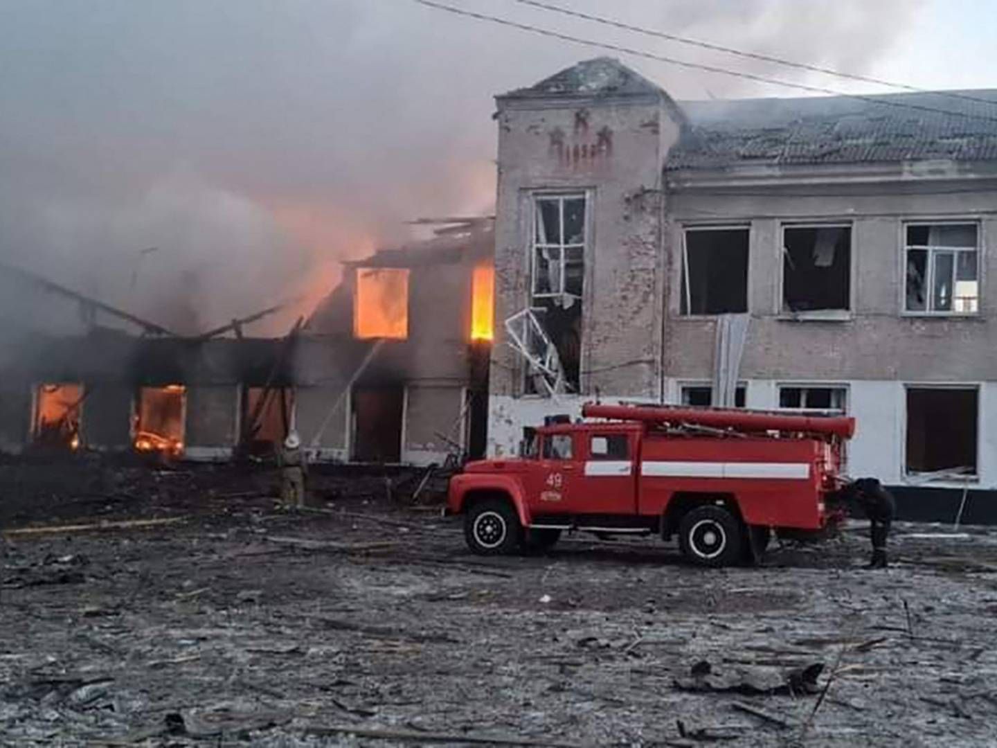 Bomberne er faldet over byen Merefa i det østlige Ukraine. | Foto: HANDOUT/AFP / State Emergency Service of