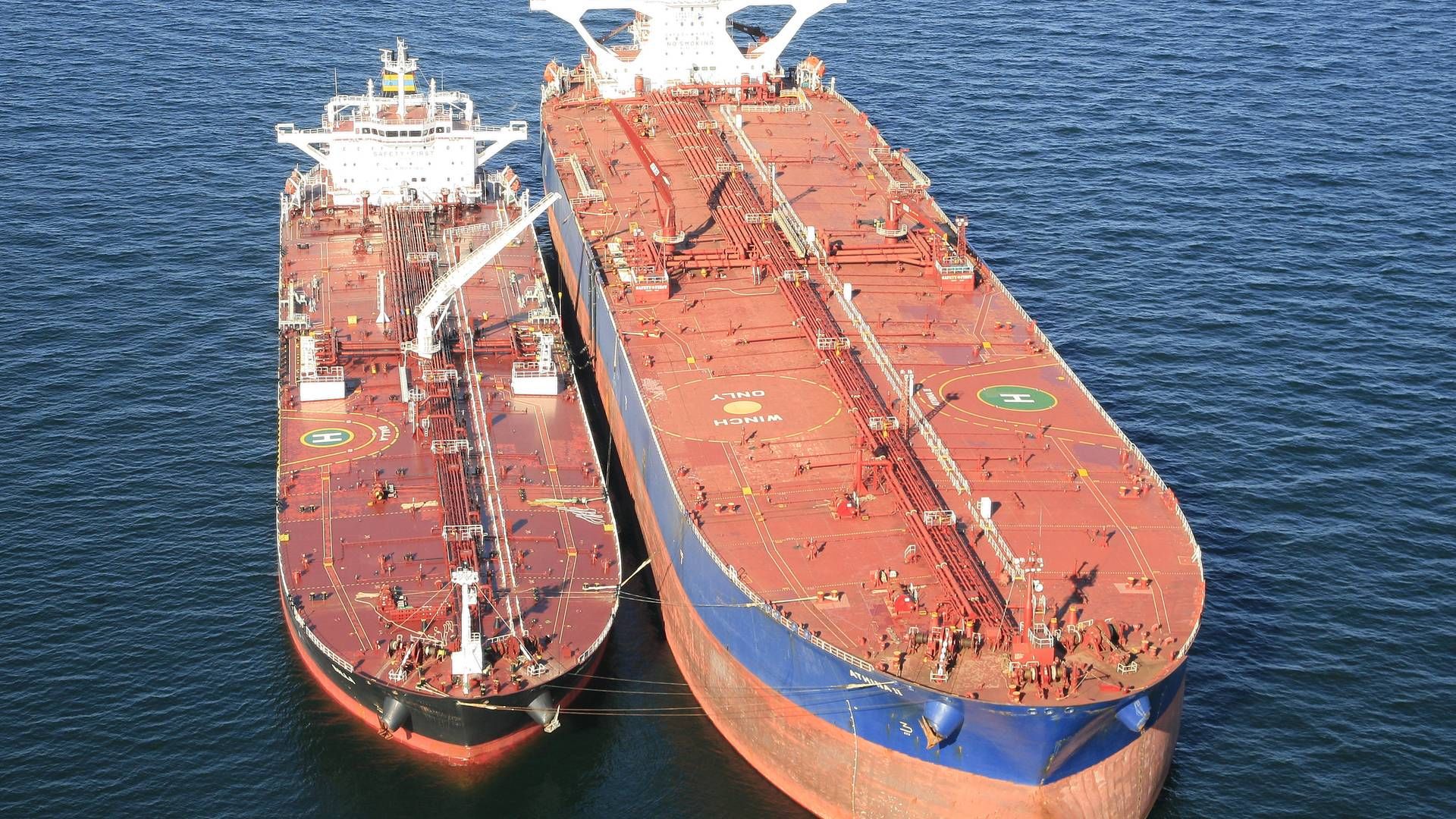 Omlastning af olie. | Foto: SDK Shipping/PR