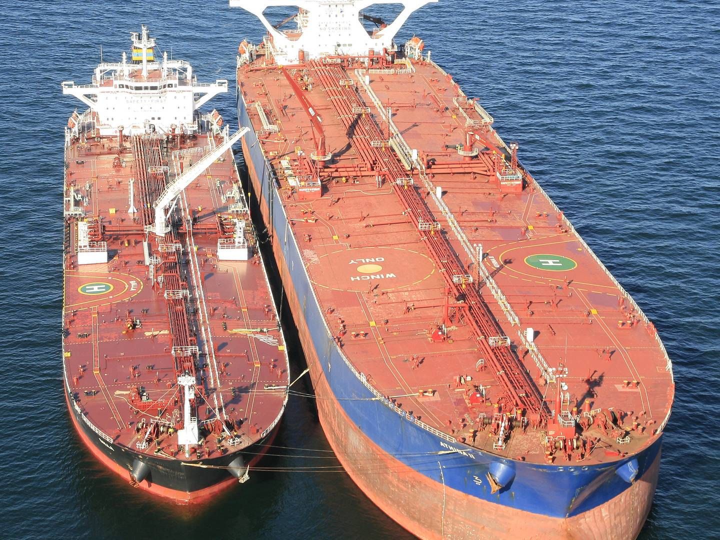 Omlastning af olie. | Foto: SDK Shipping/PR