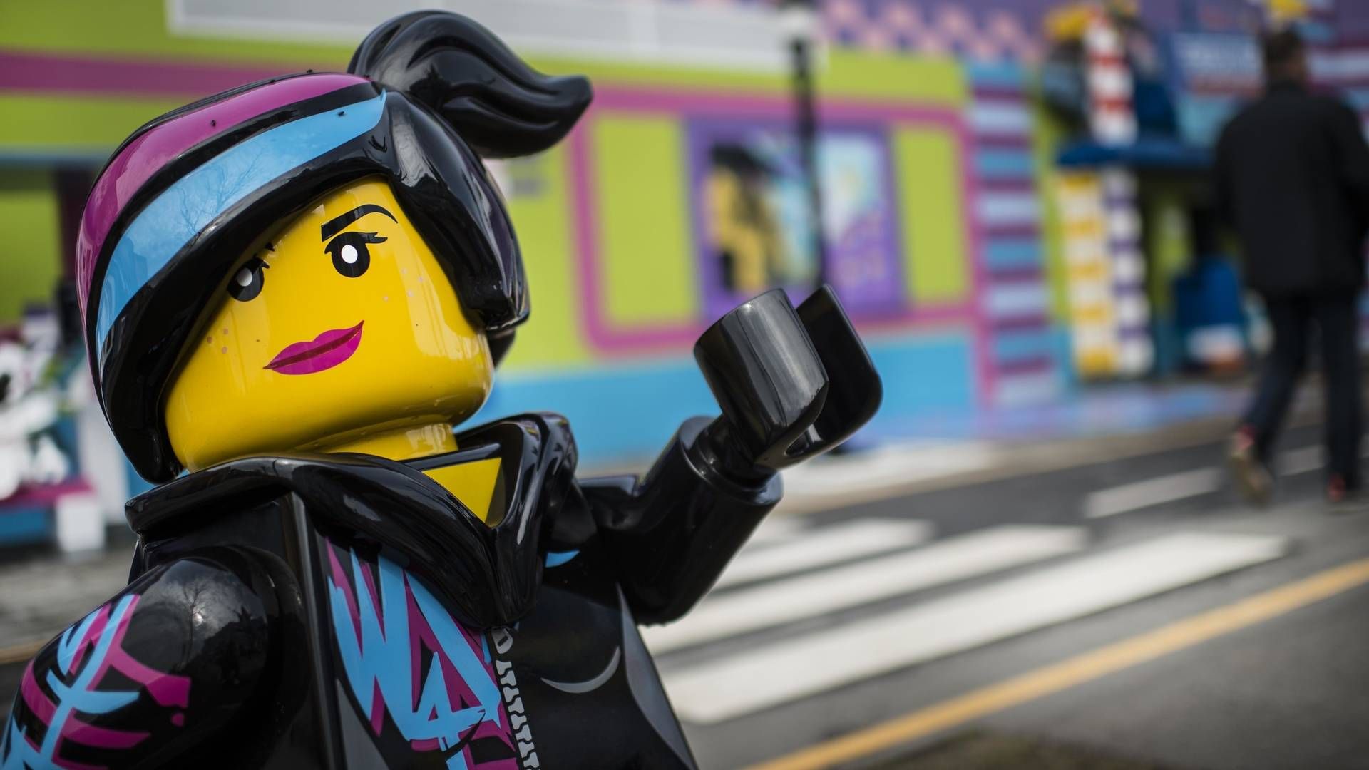 I 2021 åbnede Legoland sit nye område, Lego Movie World, inspireret af den enorme succes, Lego The Movie fik i 2014. Lige nu rider Lego på en bølge af vækst, men kunder og analytikere begynder at mane til forsigtighed. Måske kan Lego tjene for mange penge. | Foto: Tim Kildeborg Jensen