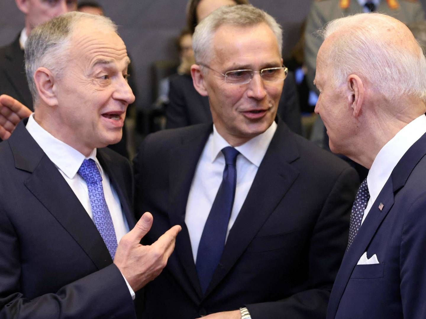 Jens Stoltenberg (i midten) bliver ikke ny norsk centralbankchef i denne omgang. | Foto: Thomas Coex/AFP / AFP