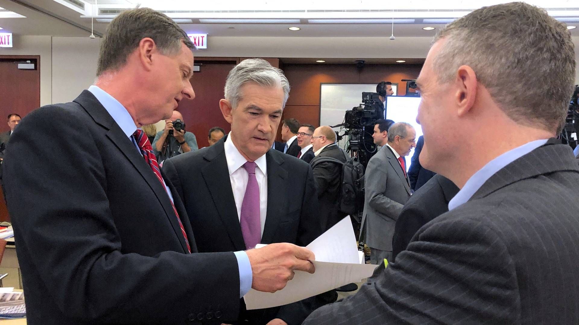 Charles Evans, som er chef for den amerikanske centralbank Federal Reserves, til venstre med Federal Reserves formand, Jerome Powell. | Foto: ANN SAPHIR/REUTERS / X04167