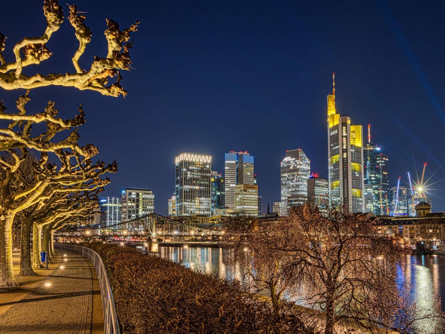 Blick auf das Bankenviertel in Frankfurt | Foto: picture alliance / greatif | Florian Gaul