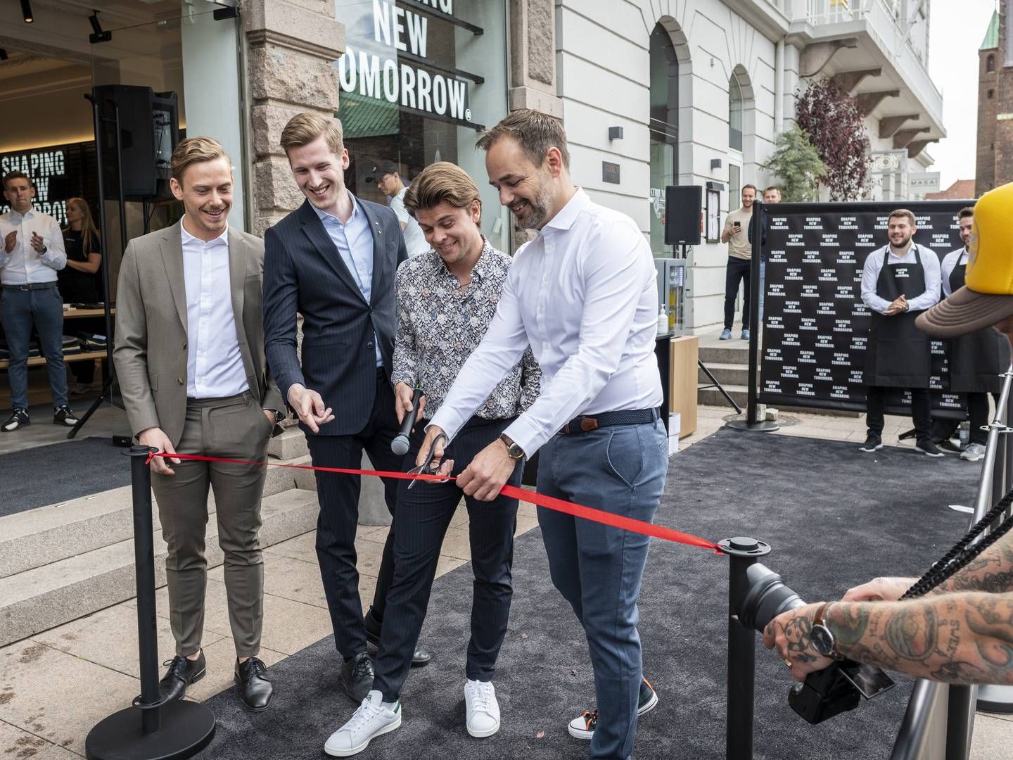 Aarhus' borgmester Jacob Bundsgaard var med til at klippe snoren over, da Shaping New Tomorrow åbnede sin butik nummer to i rækken i i 2020. | Foto: Joachim Ladefoged/JPA