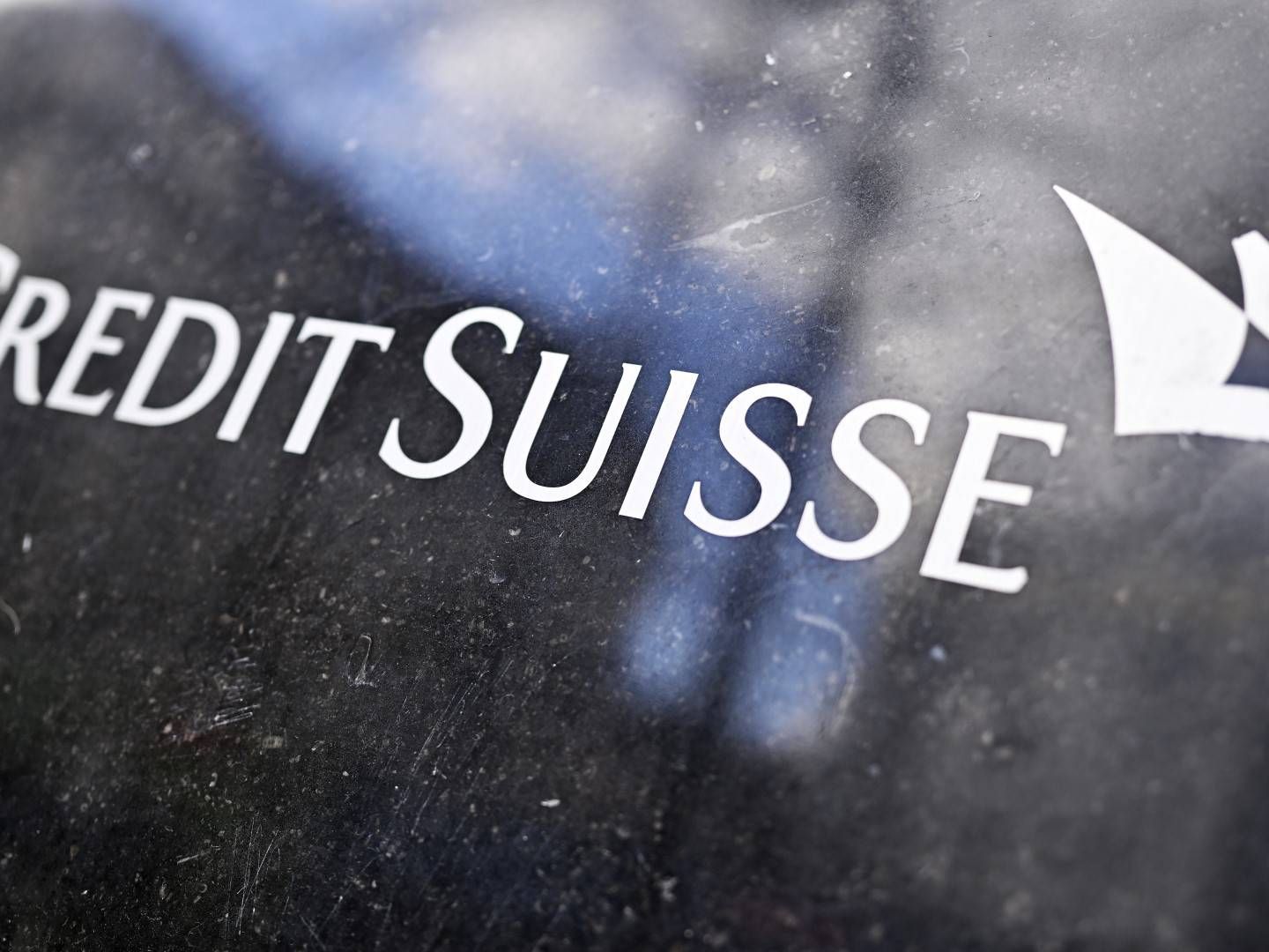 Das Logo der Credit Suisse am Paradeplatz in Zürich. | Foto: picture alliance/KEYSTONE | WALTER BIERI