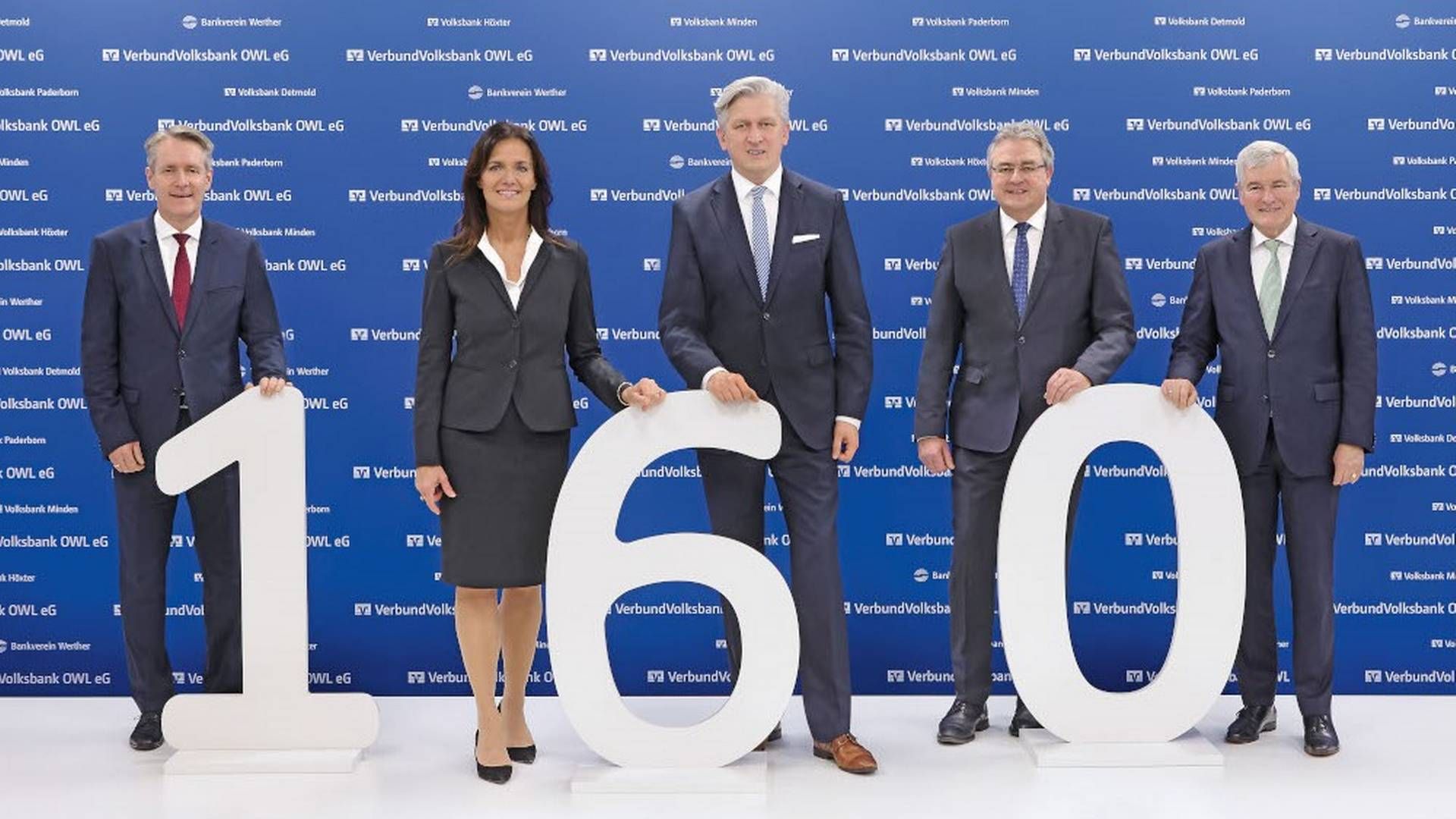 Die Geschäftsleitung (v. l.): Frank Sievert, Ina Kreimer, Ansgar Käter, Karl-Heinz Rawert und Uwe Hagemeyer. | Foto: Verbund Volksbank OWL