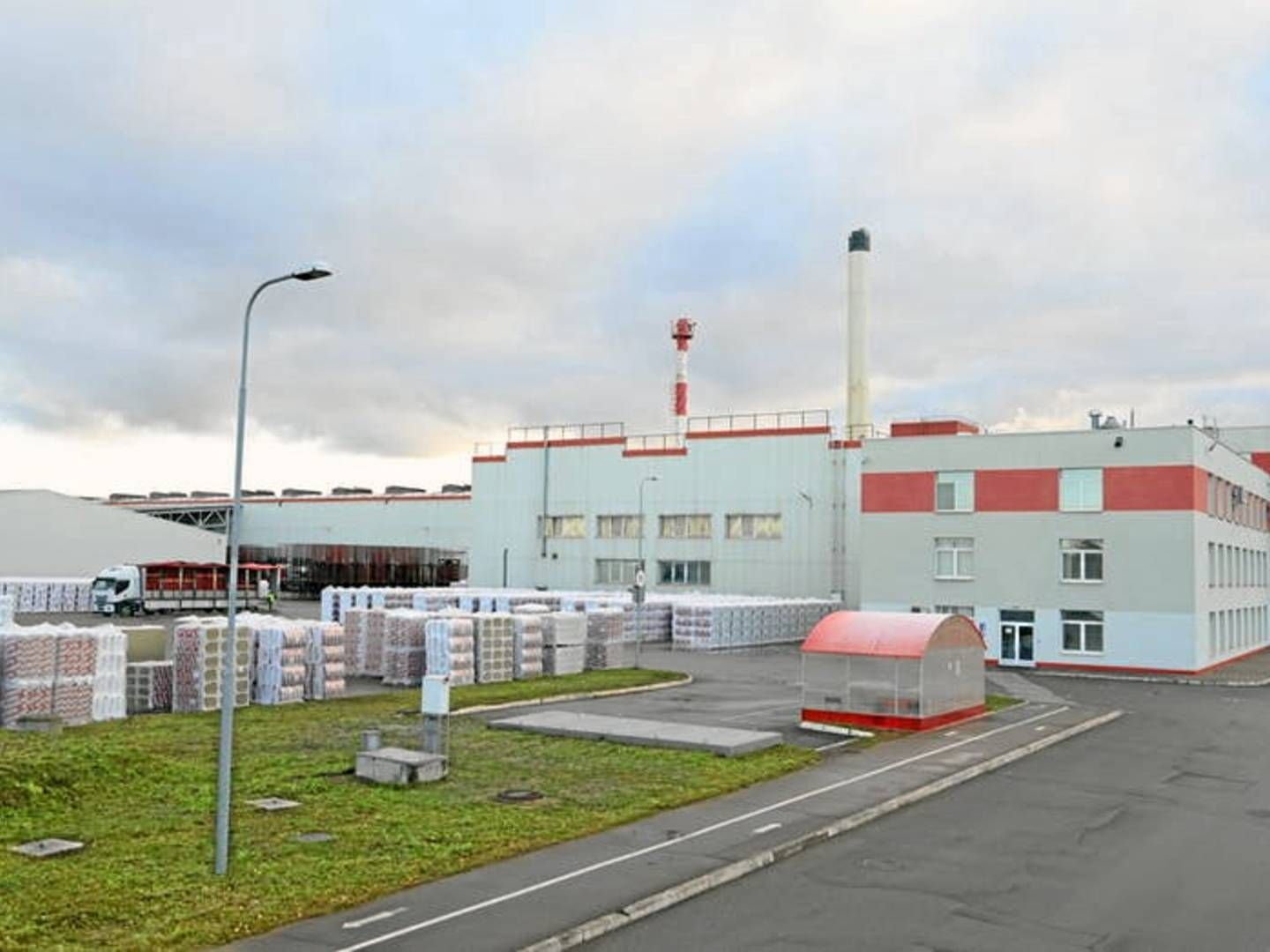 Rockwool frygter, at fabrikker som denne i Vyborg nær den finske grænse, bliver overtaget af den russiske stat. Dermed ender både fabrikker, maskineri, viden og medarbejdere i hænderne på Putins styre, lyder vurderingen. | Foto: Rockwool