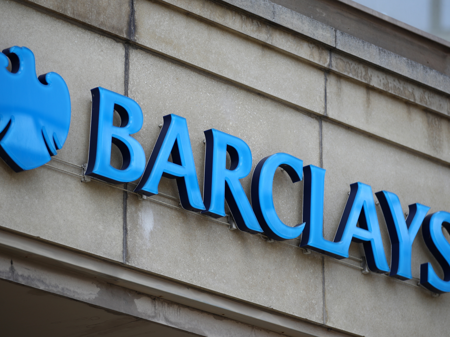 Der Schriftzug von Barclays | Foto: picture alliance / empics | Tim Goode