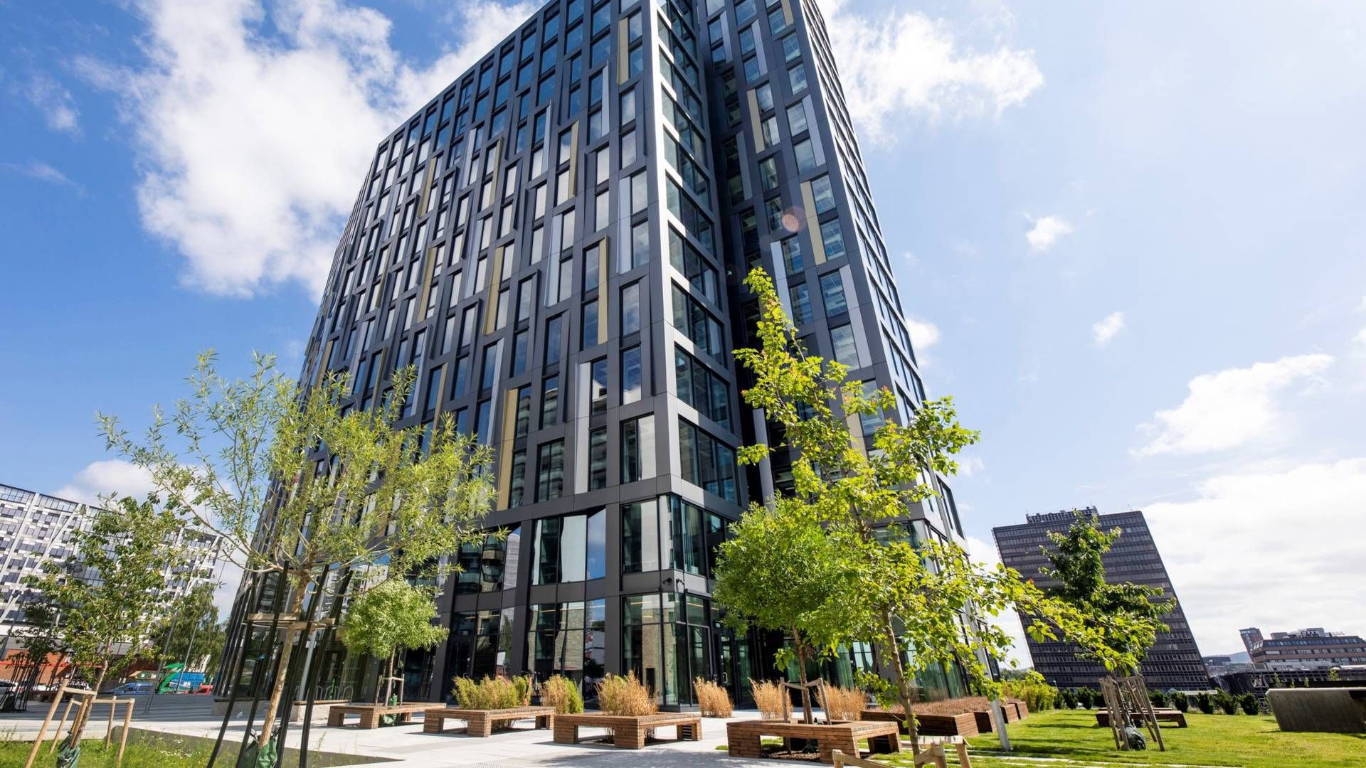 SKANSKA SELGER: Skanskas kontorbygg sto ferdig omtrent samtidig som hele Norge ble sendt på hjemmekontor. Nå har Skanska solgt Parallell til R8 Property for 750 millioner kroner. | Foto: Skanska