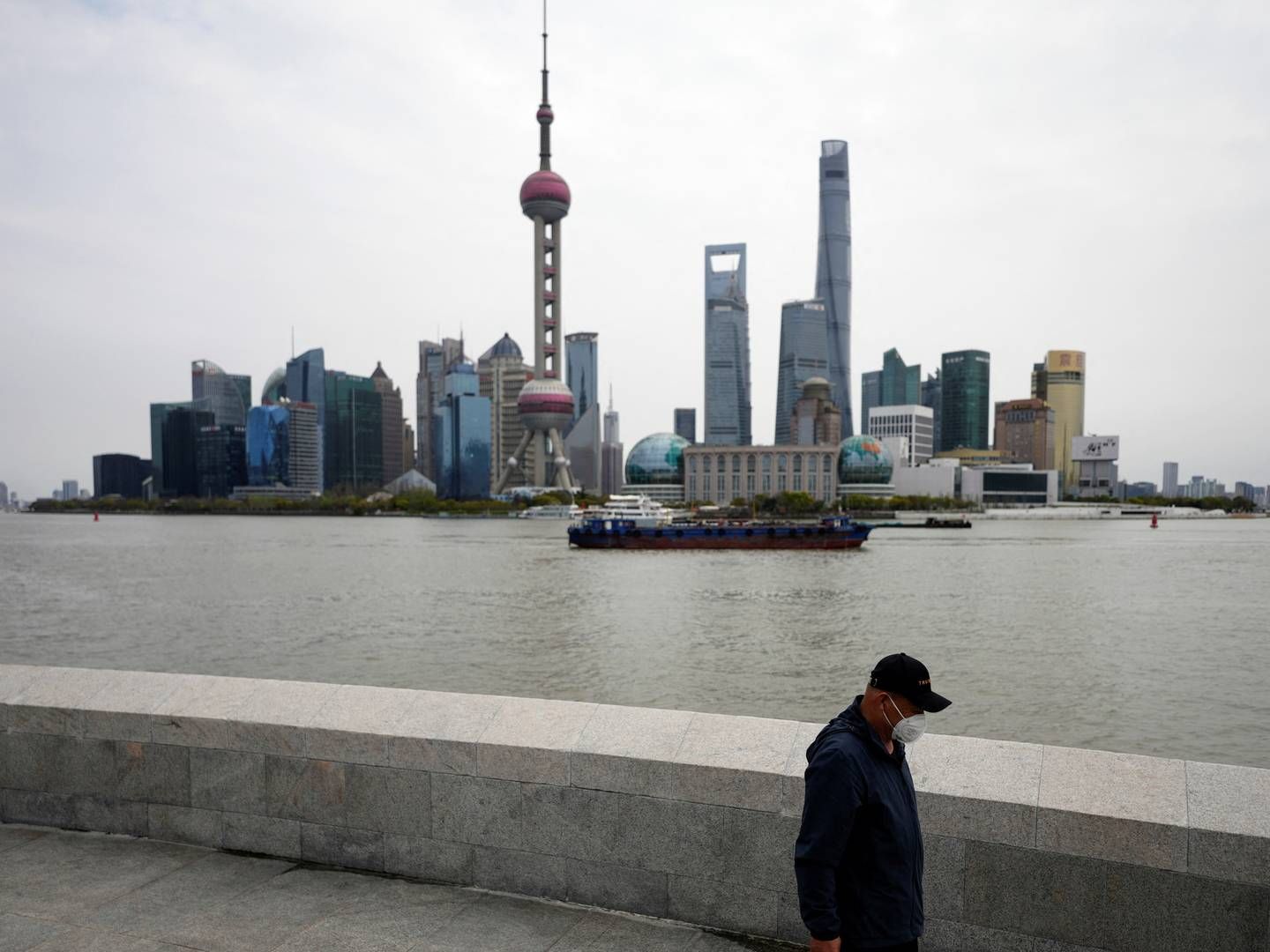Både luft- og søtransport er påvirket af nedlukningen i den kinesiske storby | Foto: Aly Song/Reuters/Ritzau Scanpix