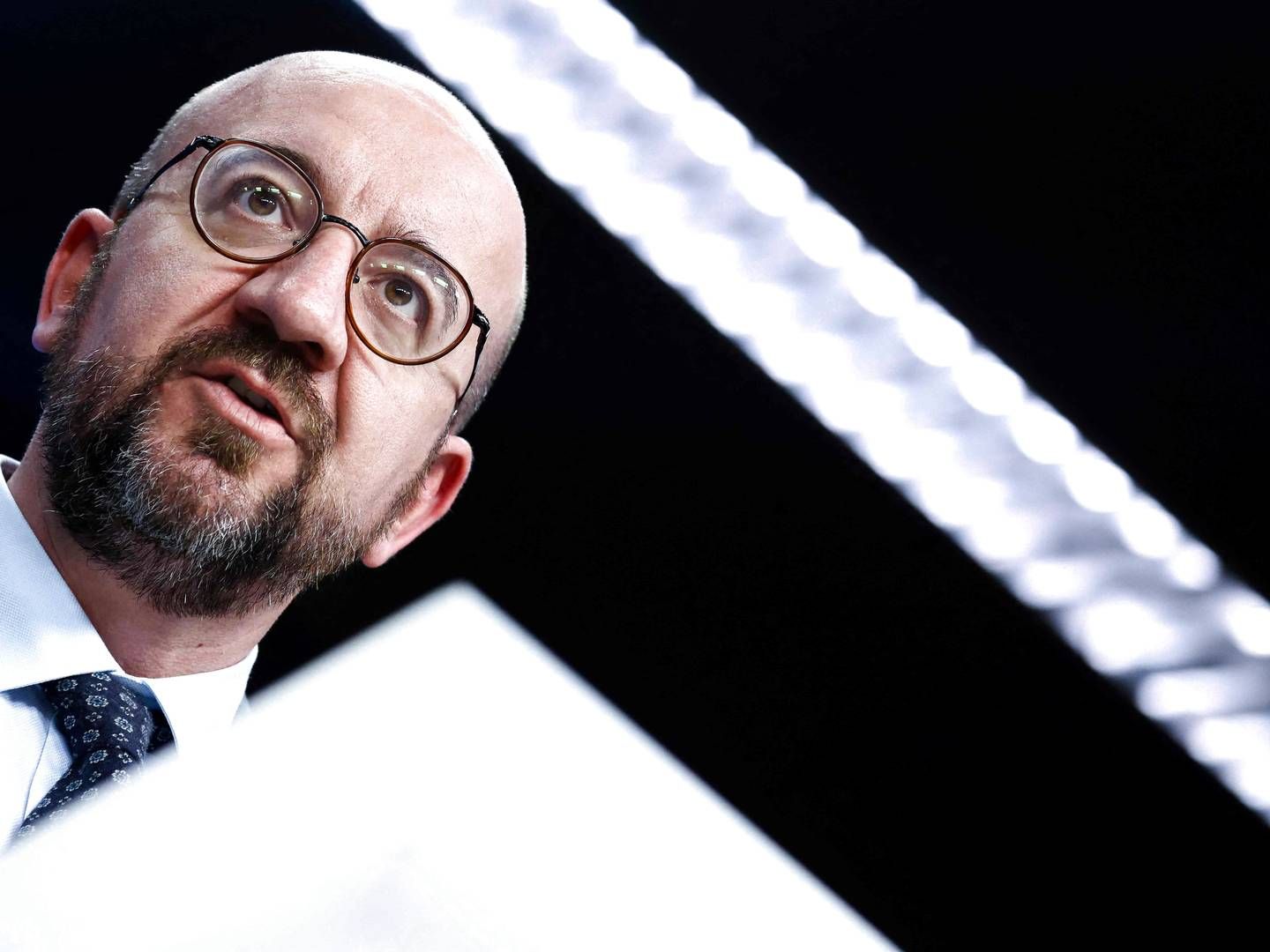 EU's præsident, Charles Michel, forventer, at det snart bliver nødvendigt at sanktionere russisk olie og gas. Han henviser til den brutalitet, som Rusland har vist i den ukrainske by Butja, hvor civile er blevet dræbt. | Foto: Kenzo Tribouillard/AFP/Ritzau Scanpix