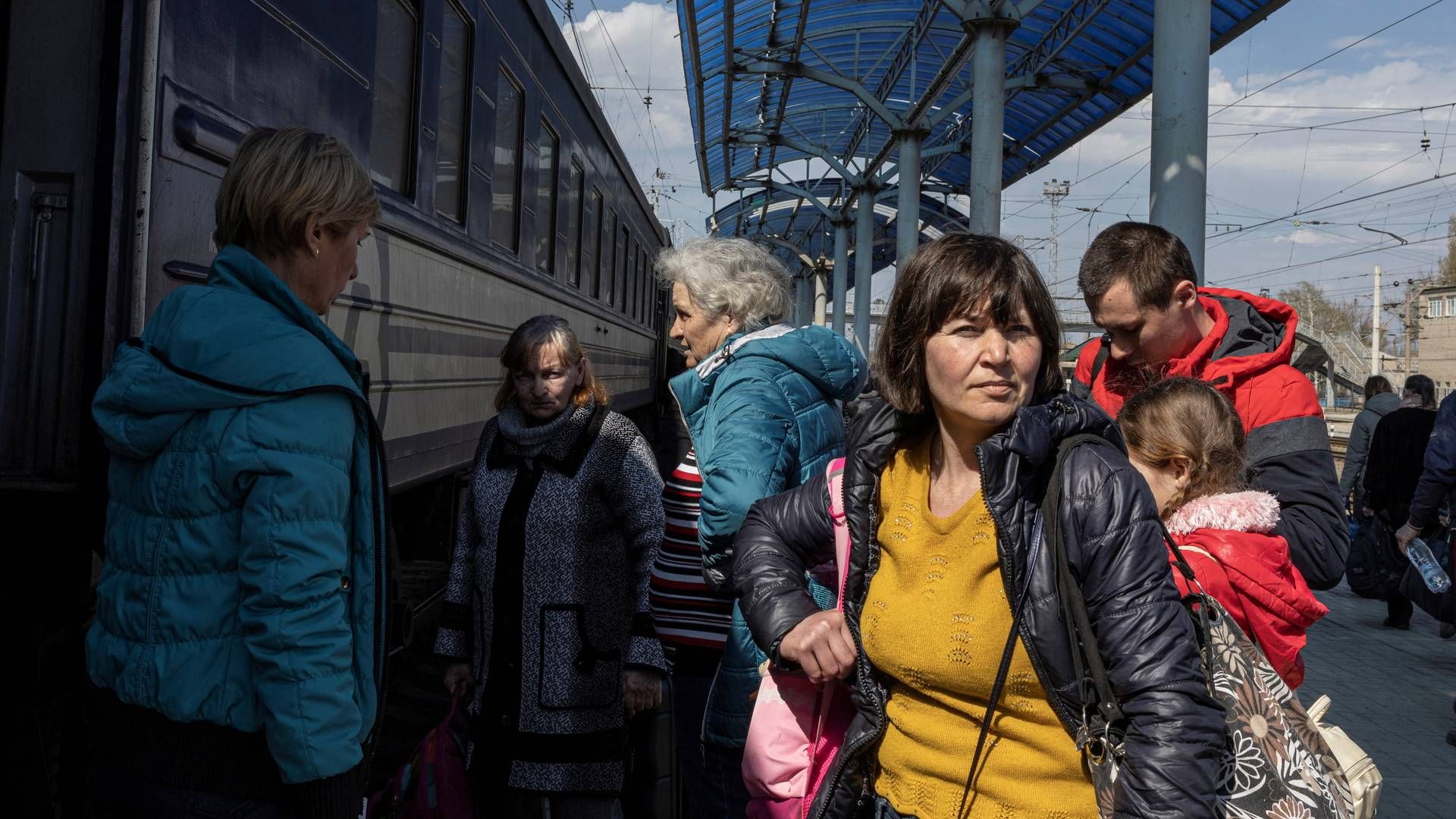 Folk flygter fortsat ud af Ukraine og ofte gennem byen Lviv, hvor danske Guldmann har sin produktion. | Foto: MARKO DJURICA/REUTERS / X01390