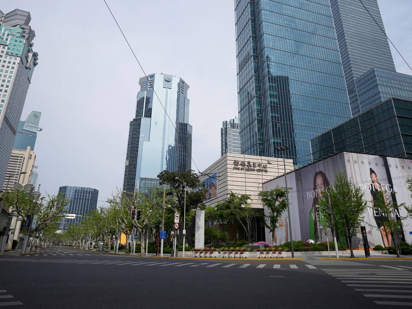 Empty streets at Shanghai Central Business District (CBD) on April 16 due to strict lockdown of the major city. | Photo: Aly Song/REUTERS / X01793