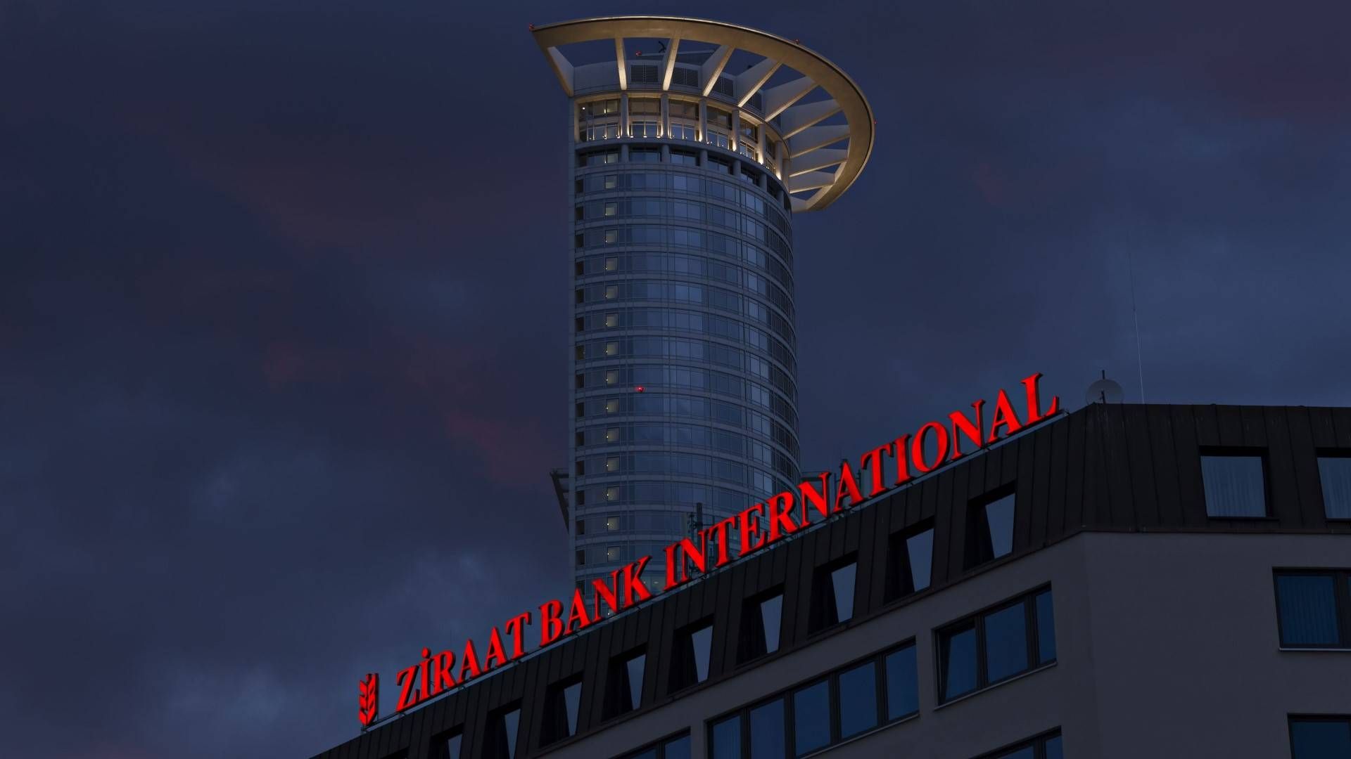 Schriftzug der Ziraat Bank International in Frankfurt | Foto: picture alliance / Paul Mayall | Paul Mayall