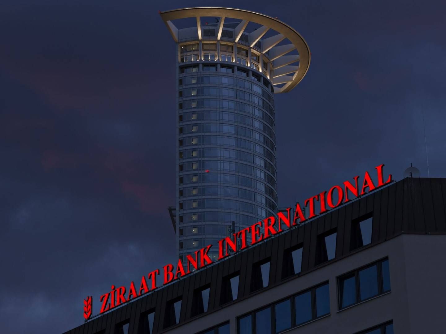 Schriftzug der Ziraat Bank International in Frankfurt | Foto: picture alliance / Paul Mayall | Paul Mayall