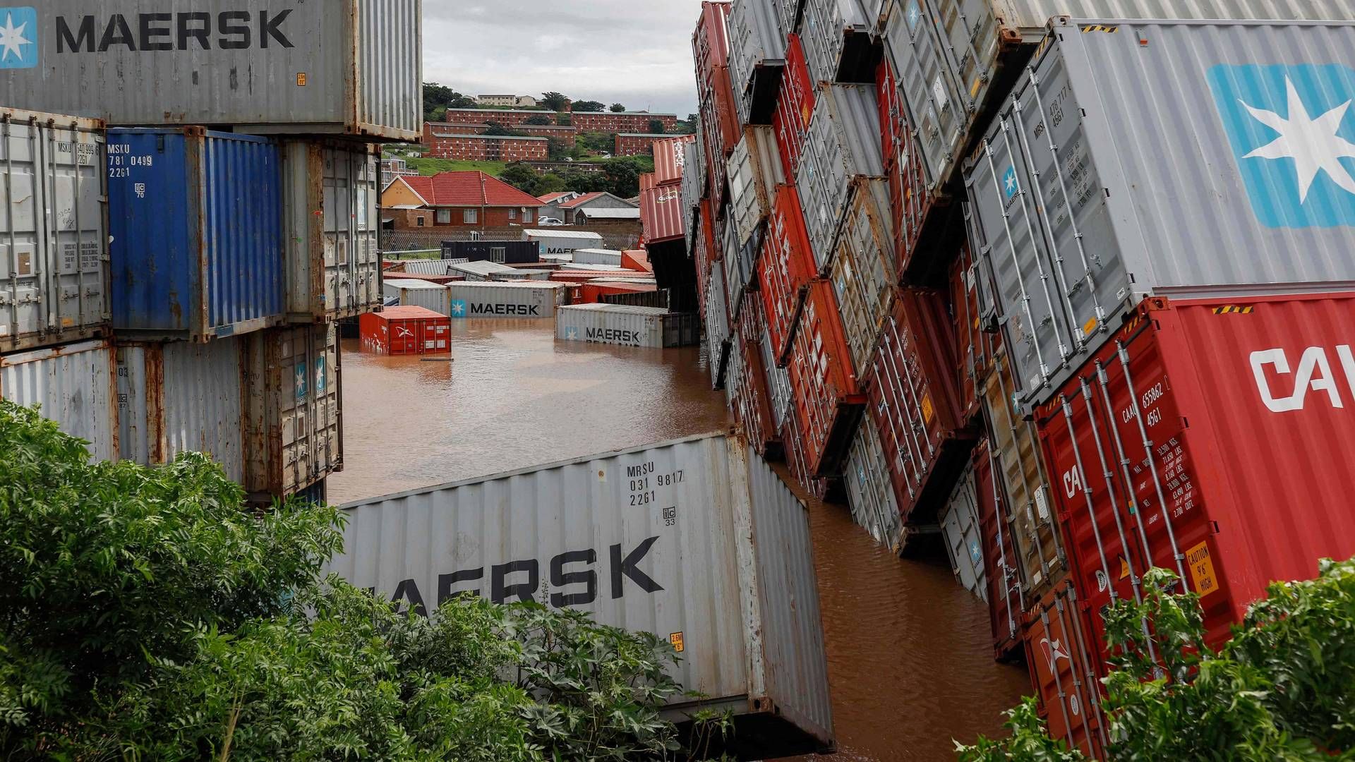 De omfattende oversvømmelser i Durban har ødelagt infrastruktur og hæmmet adgangen til havnen i byen. | Foto: Phill Magakoe/AFP/Ritzau Scanpix