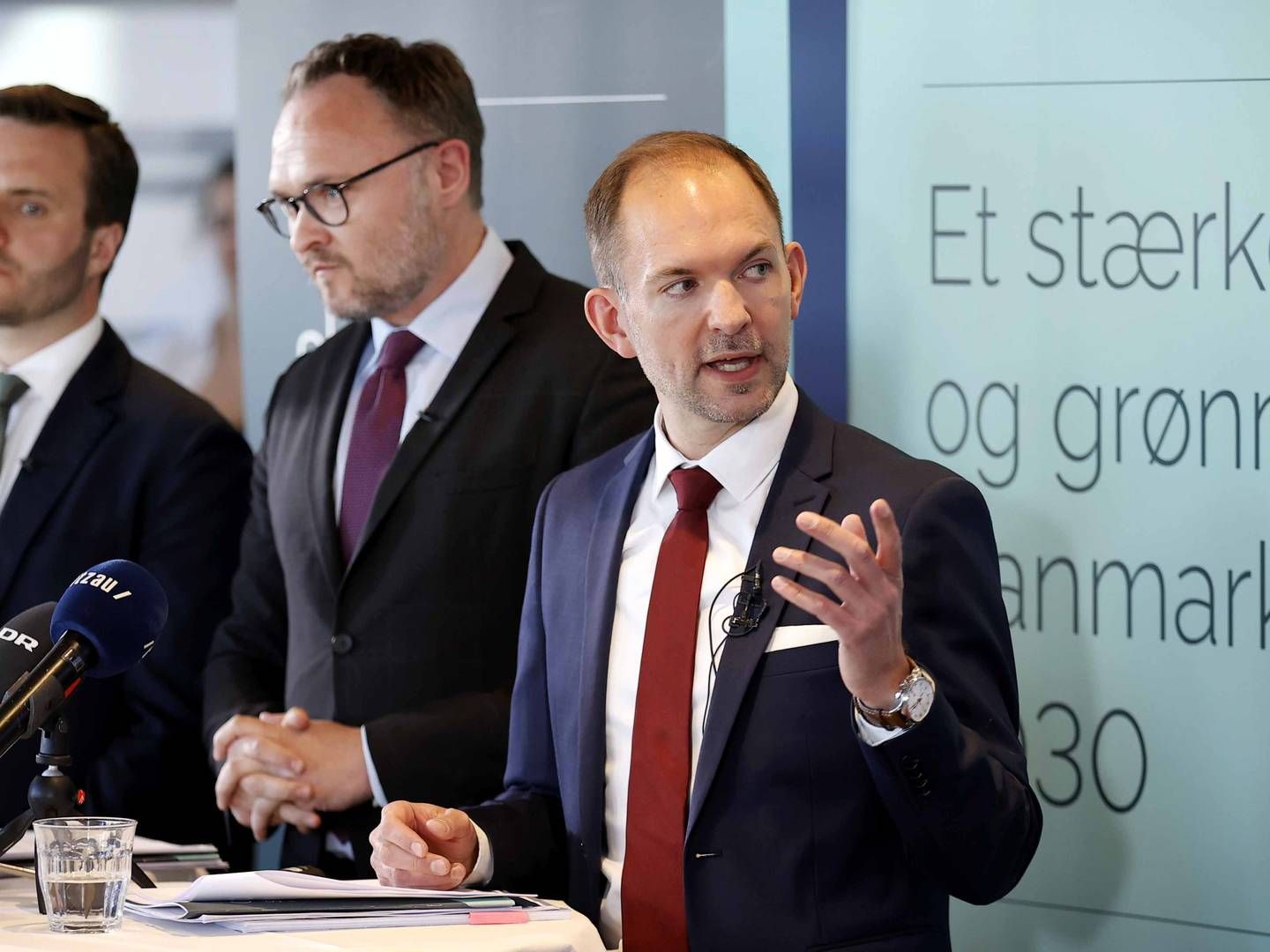 Skatteminister Jeppe Bruus, klimaminister Dan Jørgensen og erhvervsminister Simon Kollerup. | Foto: Jens Dresling