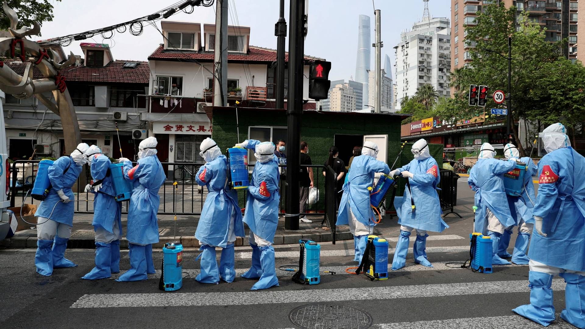 Authorities in the process of disinfecting a district in Shanghai, which has been shut down for weeks due to Covid outbreaks. | Photo: CHINA DAILY/via REUTERS / X01745