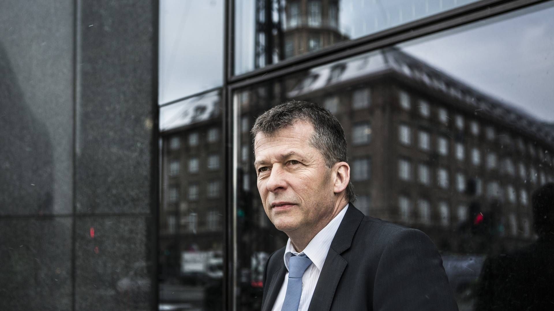 Adm. Gert Jonassen fra Arbejdernes Landsbank vil umiddelbart hæve renterne for kunderne, hvis Nationalbanken sætter renten op, men det vil kræve, at banken ikke står alene. | Foto: Arbejdernes Landsbank/PR