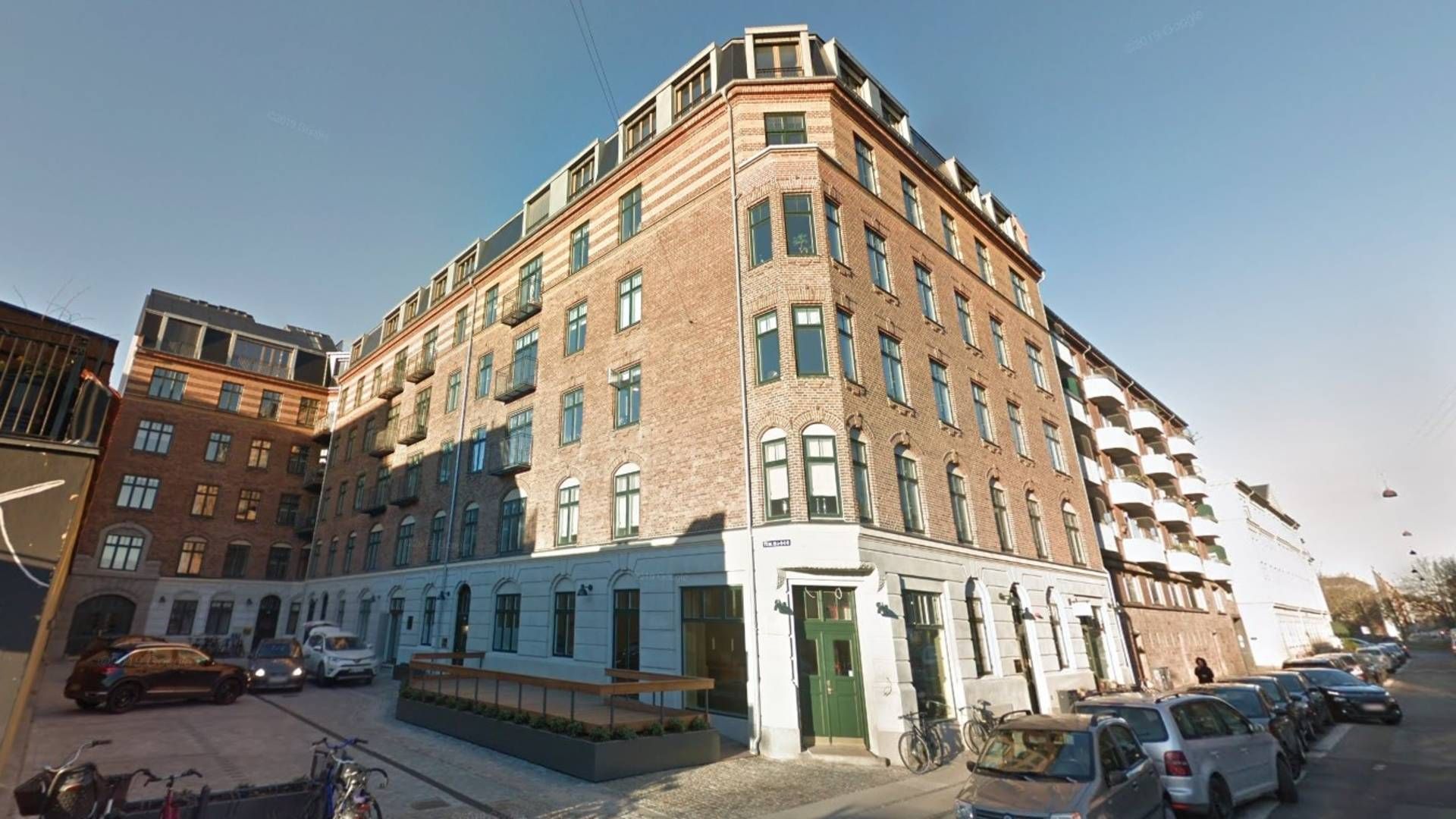 Drost Fonden ejer en række boligudlejningsejendomme i København, herunder den ca. 4600 kvm store ejendom Ryesgade 25, der rummer 42 lejligheder. | Foto: Google