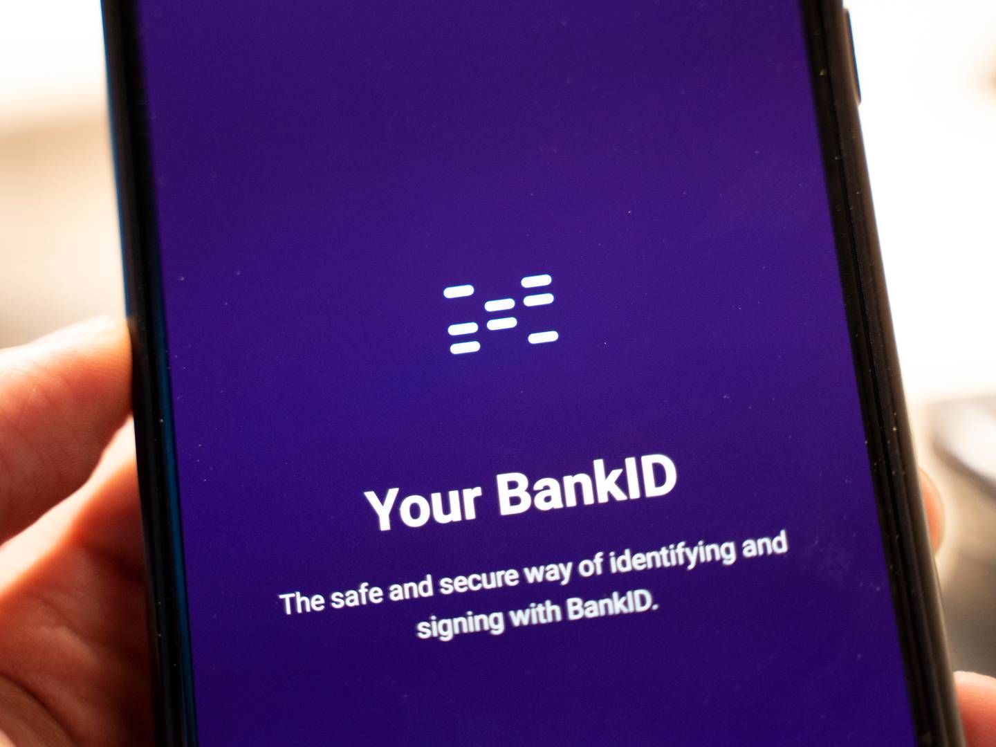 Nå kan ikke-digitale bruke tredjepersons BankID til å signere digital salgsmelding hos Statens vegvesen. | Foto: Illustrasjonsfoto: BankID appen. Foto: Ali Zare / NTB