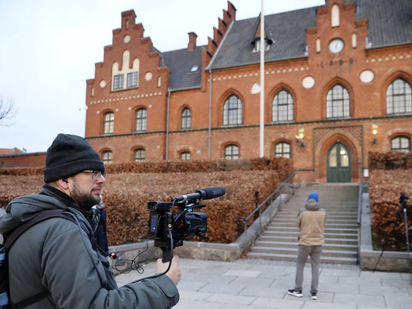 ARKIVFOTO: Pressen venter foran arresten i Hillerød på dagen for løsladelsen af spionchef Lars Findsen, tidligere chef for Forsvarets Efterretningstjeneste, FE. | Foto: Jens Dresling
