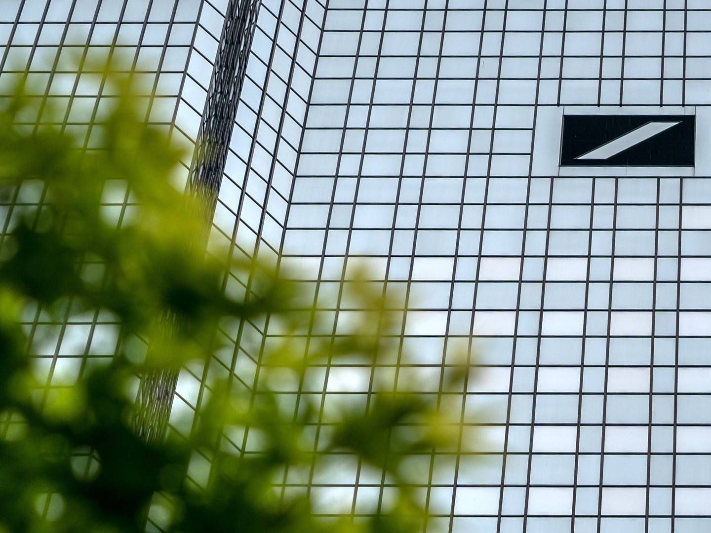 Die Deutsche-Bank-Zentrale in Frankfurt | Foto: picture alliance / EPA | CONSTANTIN ZINN