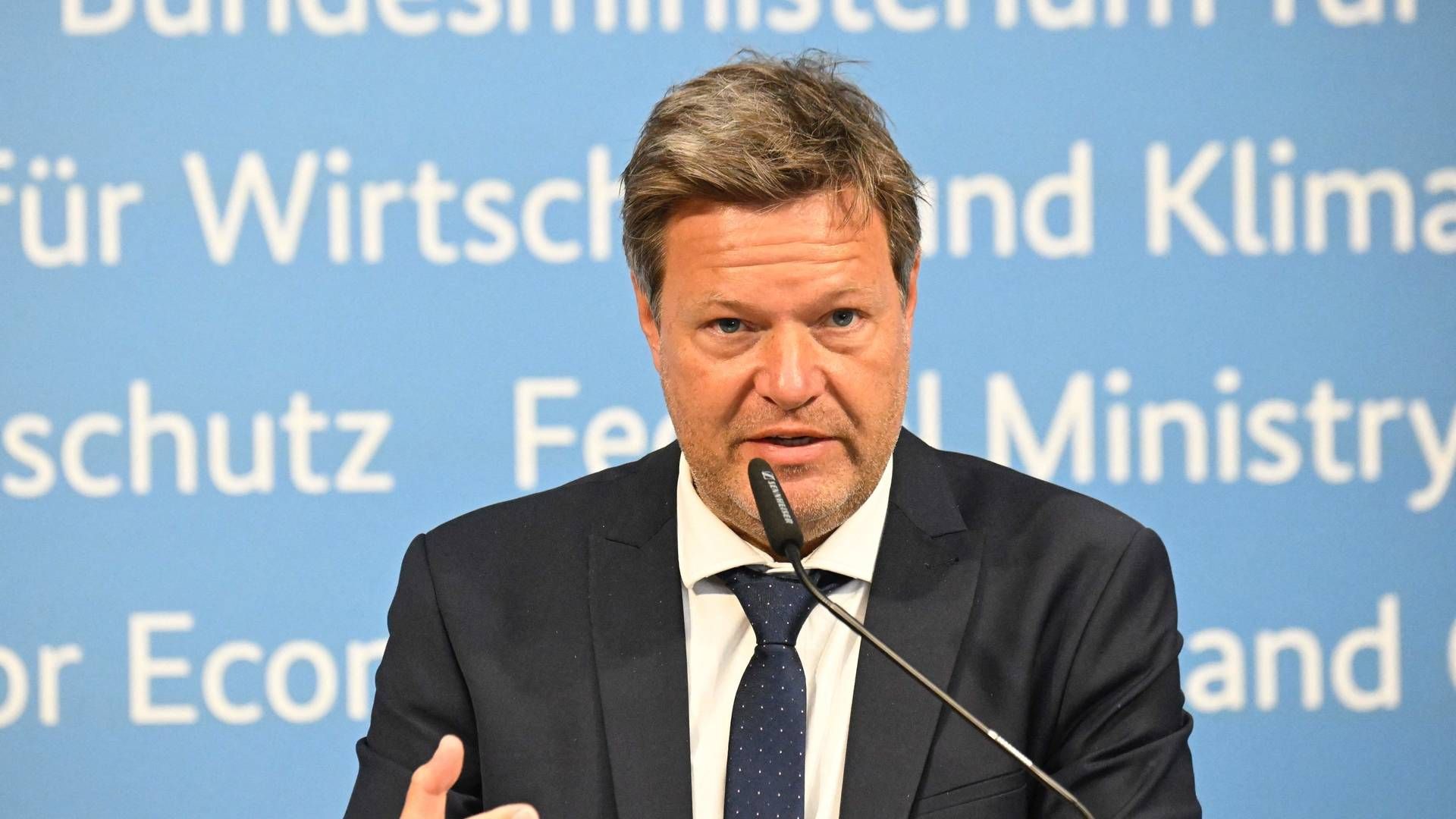Tysklands økonomiminister, Robert Habeck, siger, at man fra tysk side forbereder sig på alle scenarier, men at man endnu ikke mener, at det er det rigtige tidspunkt at indføre en embargo mod russisk olie. | Foto: TOBIAS SCHWARZ/AFP / AFP