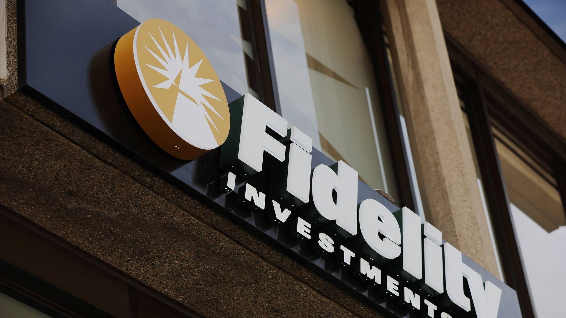 A sign marks a Fidelity Investments office in Boston, Massachusetts, U.S., April 28, 2022. REUTERS/Brian Snyder | Photo: BRIAN SNYDER/REUTERS / X90051