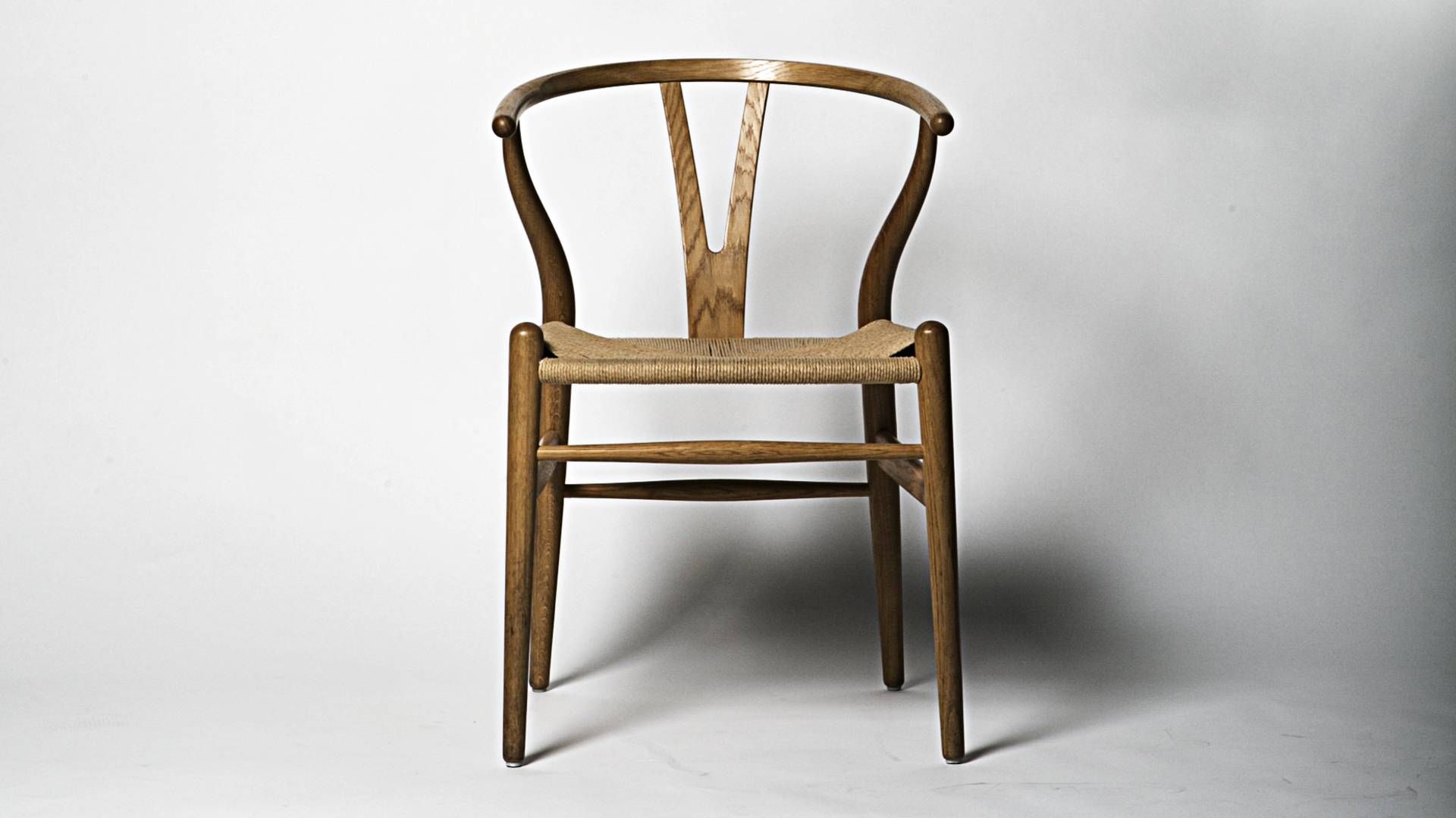 Carl Hansen & Søn producerer blandt andet flere af møbeldesignere Hans J. Wegners stole, hvoraf især Y-stolen er motor for omsætningen og den internationale vækst. | Foto: Janus Engel