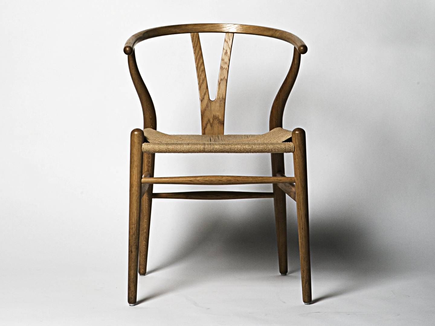 Carl Hansen & Søn producerer blandt andet flere af møbeldesignere Hans J. Wegners stole, hvoraf især Y-stolen er motor for omsætningen og den internationale vækst. | Foto: Janus Engel