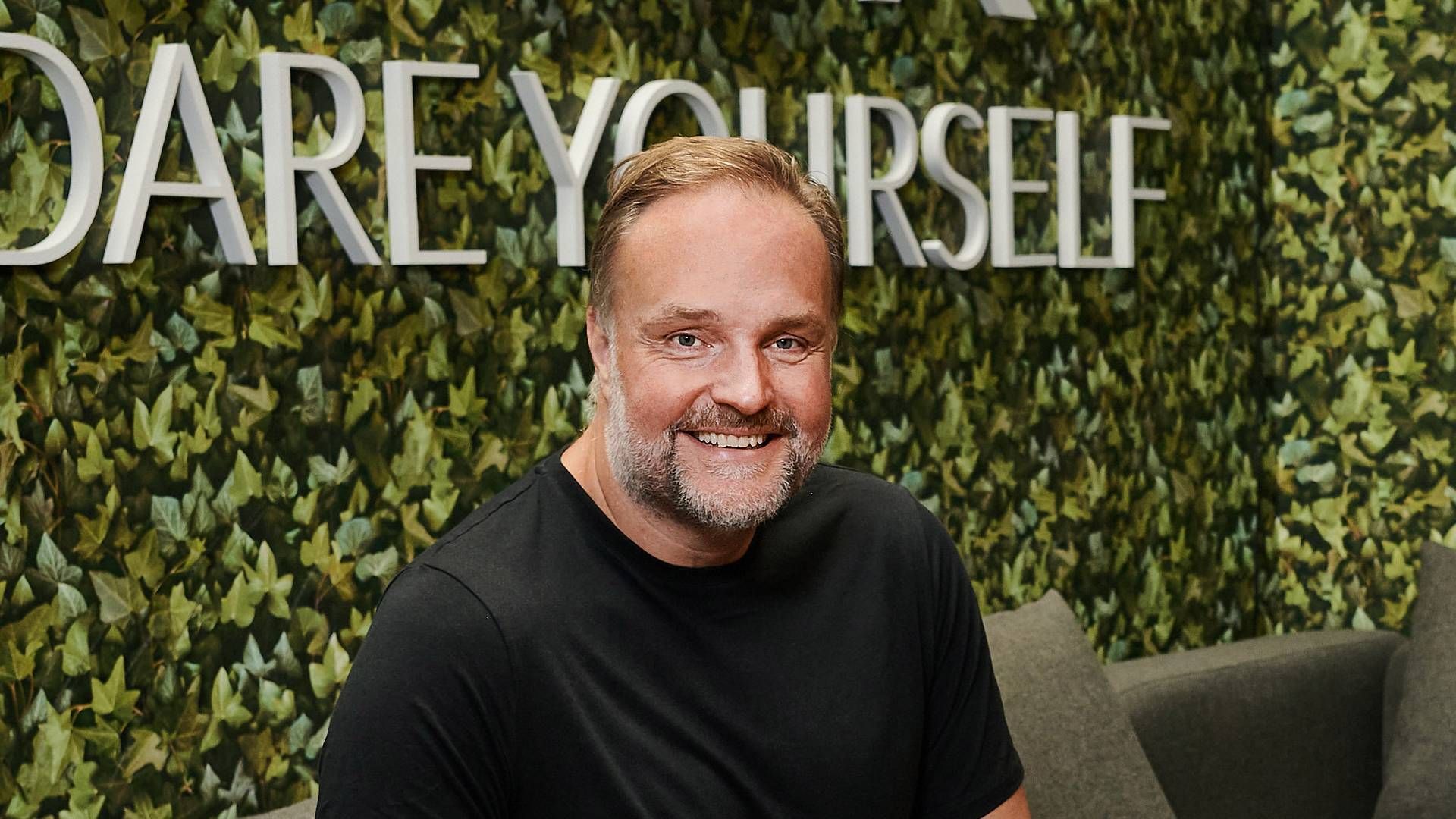 Sackit har styrket ledelsen med den tidligere Nordlux-profil Peter Terkelsen (t.v.). Han købte i sommeren 2021 to medejere ud og indtrådte i selskabets direktion, som han nu tegner sammen med stifter og medejer Kristoffer Glerup (t.h.). | Foto: Sackit/PR