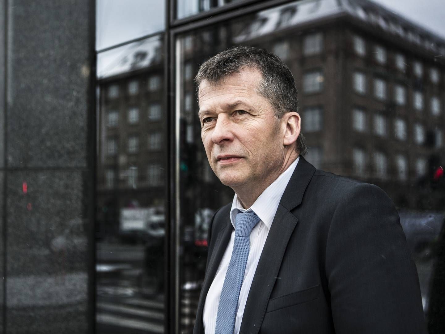 Ordførende direktør i Gert Jonassen fortæller, at der skal fire øjne på regninger over 10.000 kr. i Arbejdernes Landsbank. | Foto: Arbejdernes Landsbank/PR