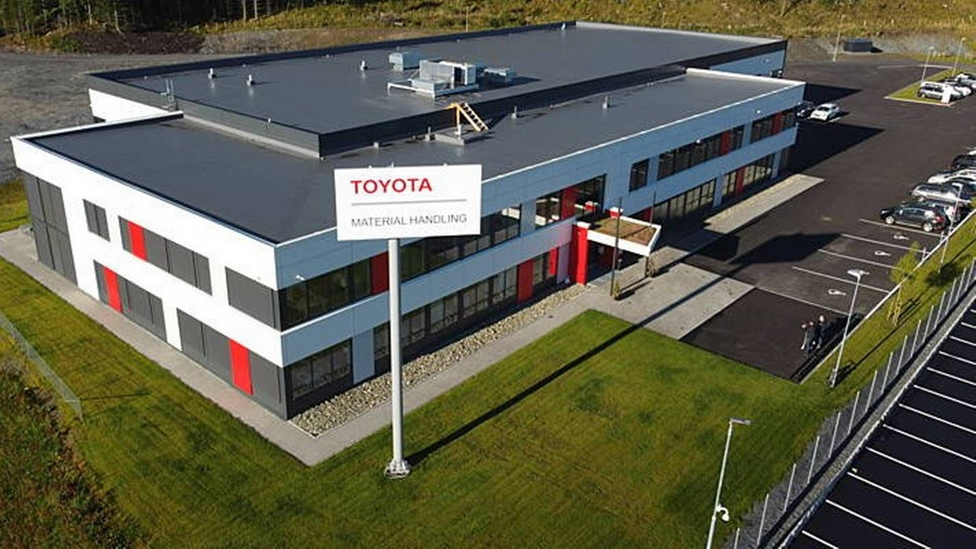 MED: En av eiendommene som følger med på kjøpet av Rishaug Gruppen huser Toyota Motor Handling i Trondheim. | Foto: Toyota