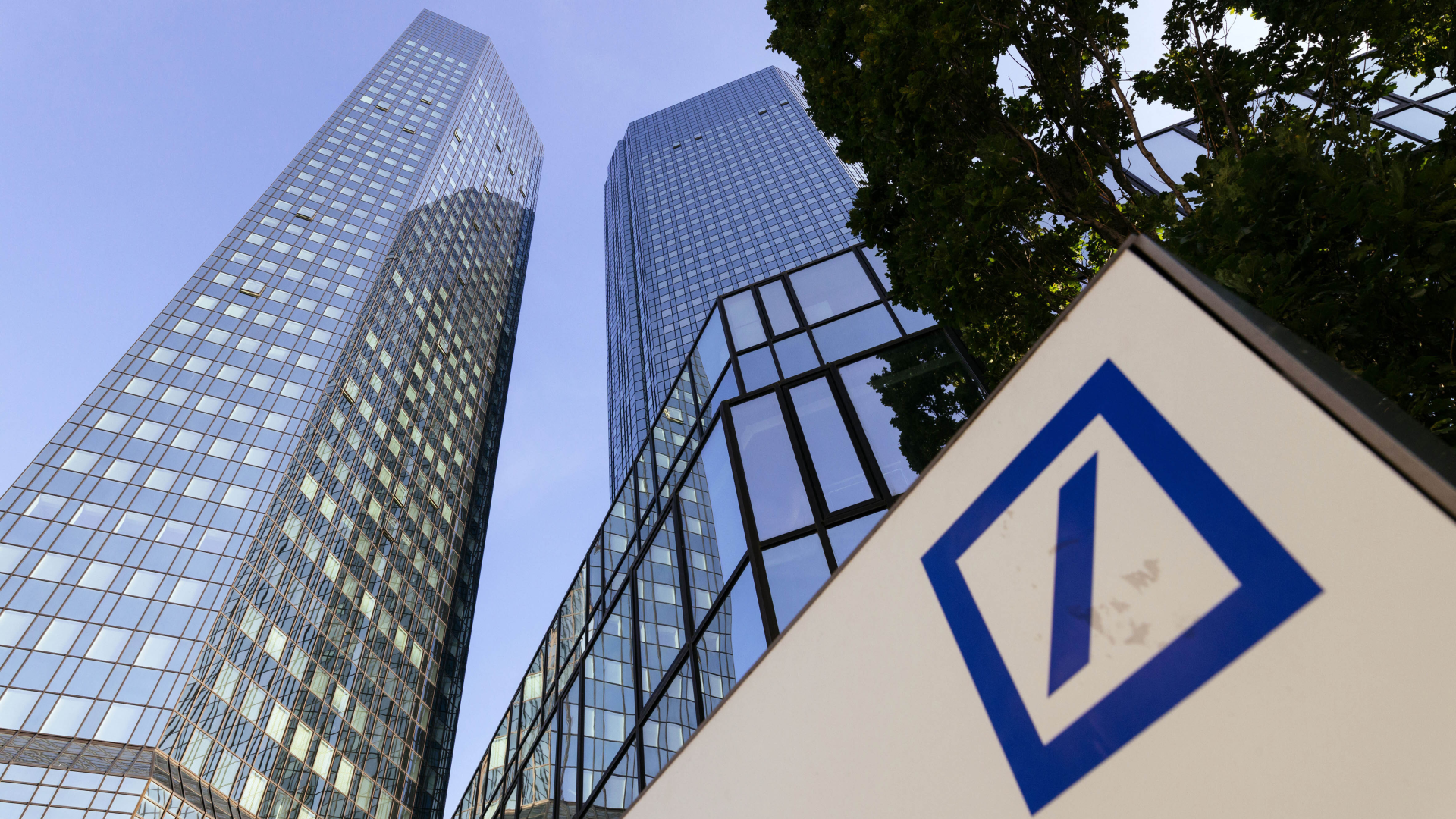Der Deutsche Bank Tower in der Bankencity. | Foto: picture alliance / Geisler-Fotopress