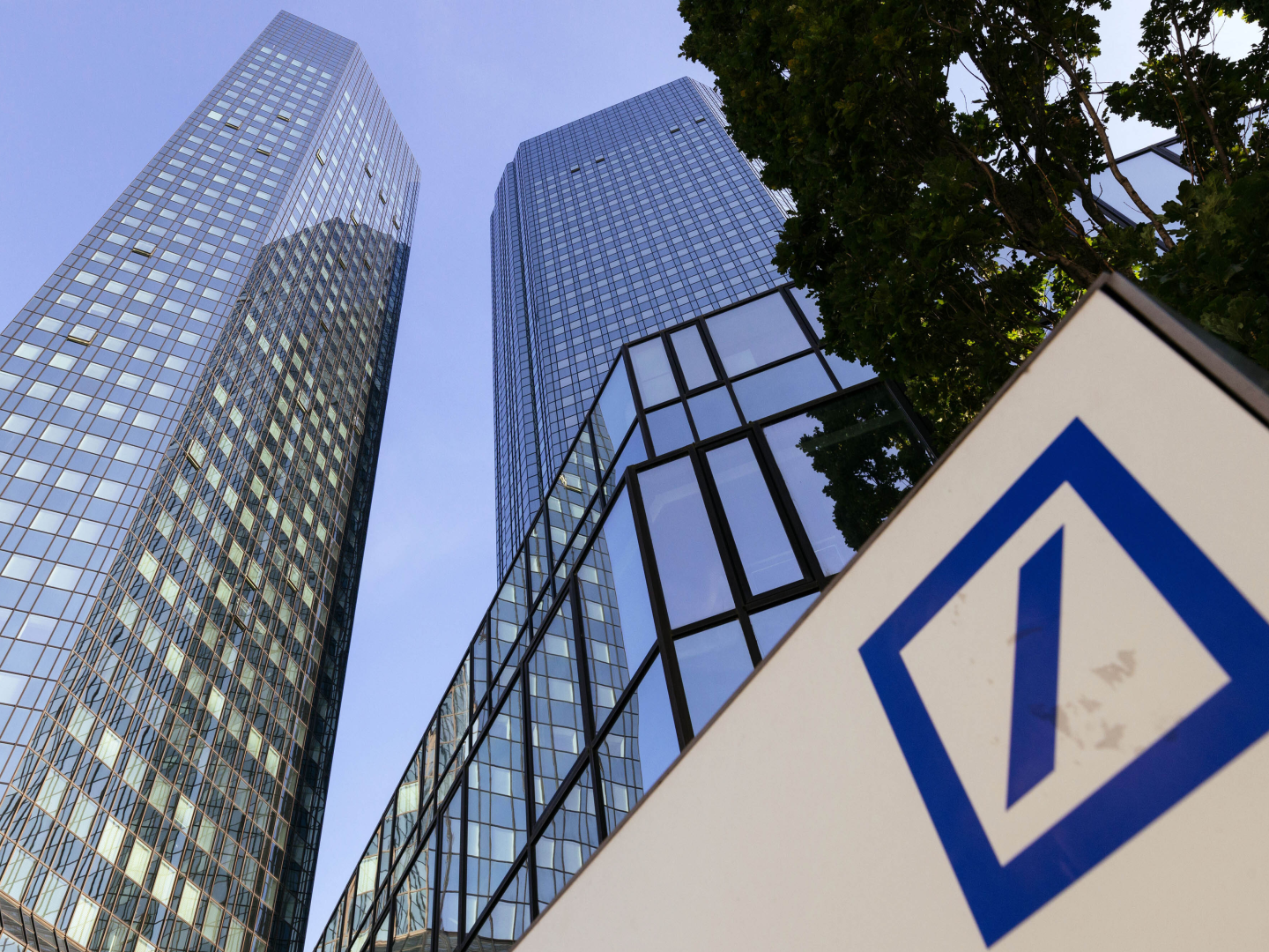 Der Deutsche Bank Tower in der Bankencity. | Foto: picture alliance / Geisler-Fotopress