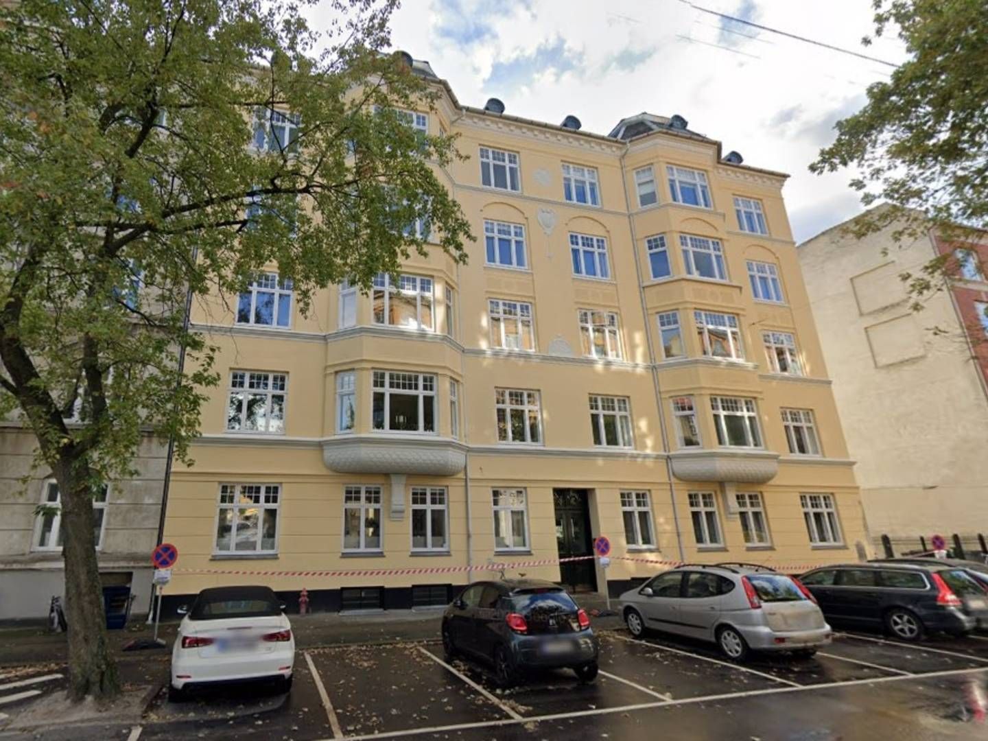 Drost Fonden ejer én lejlighed i denne ejendom på Indre Frederiksberg. Fondens tidligere bestyrelsesformand overtog sidste år lejemålet. | Foto: Google